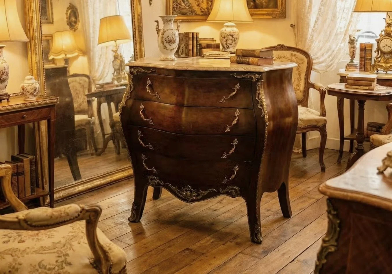 Plain and elegant Inlaid bombe chest