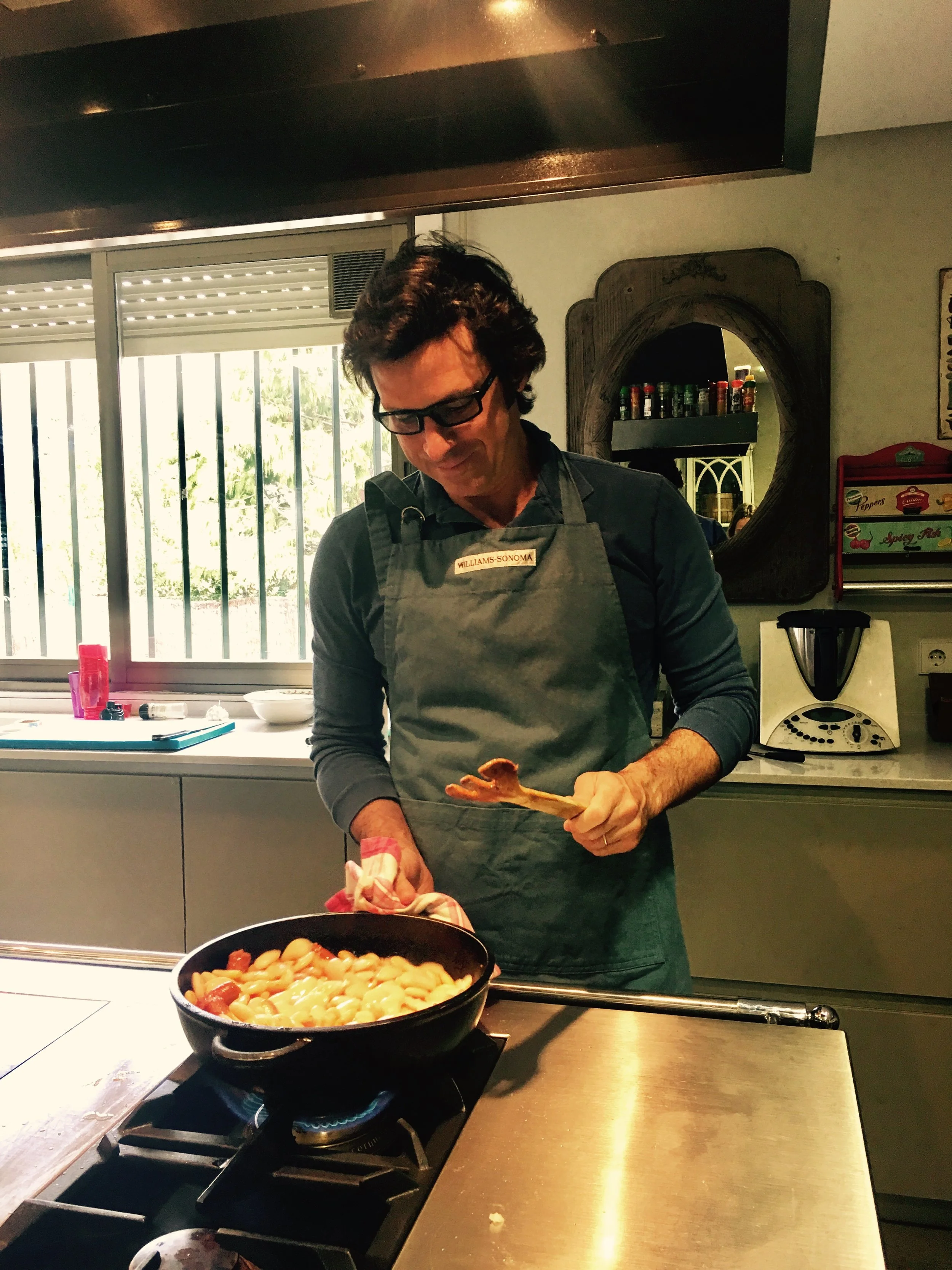 Mi chef cocinando, guapo!