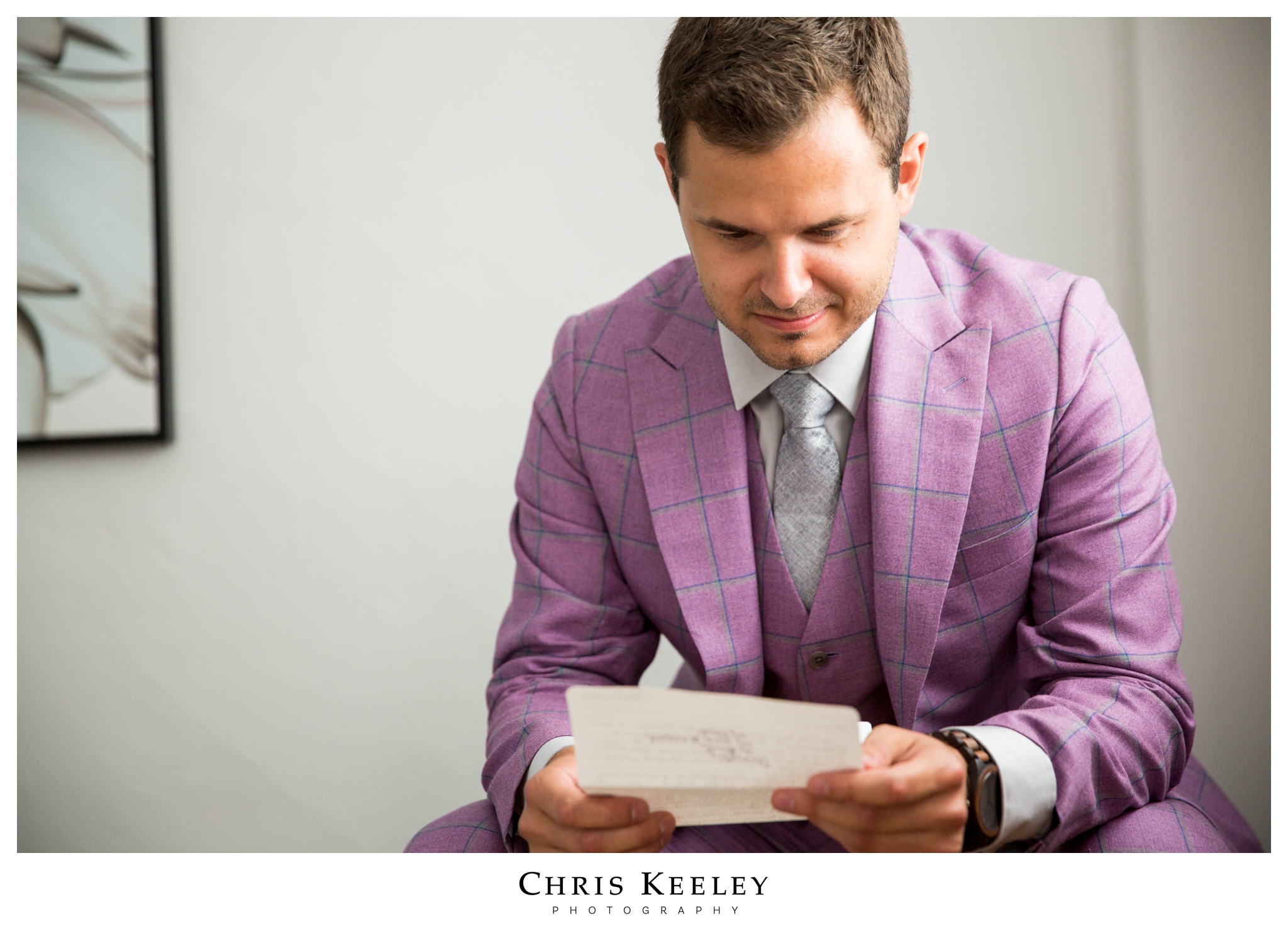 groom-reading-letter-from-bride.jpg