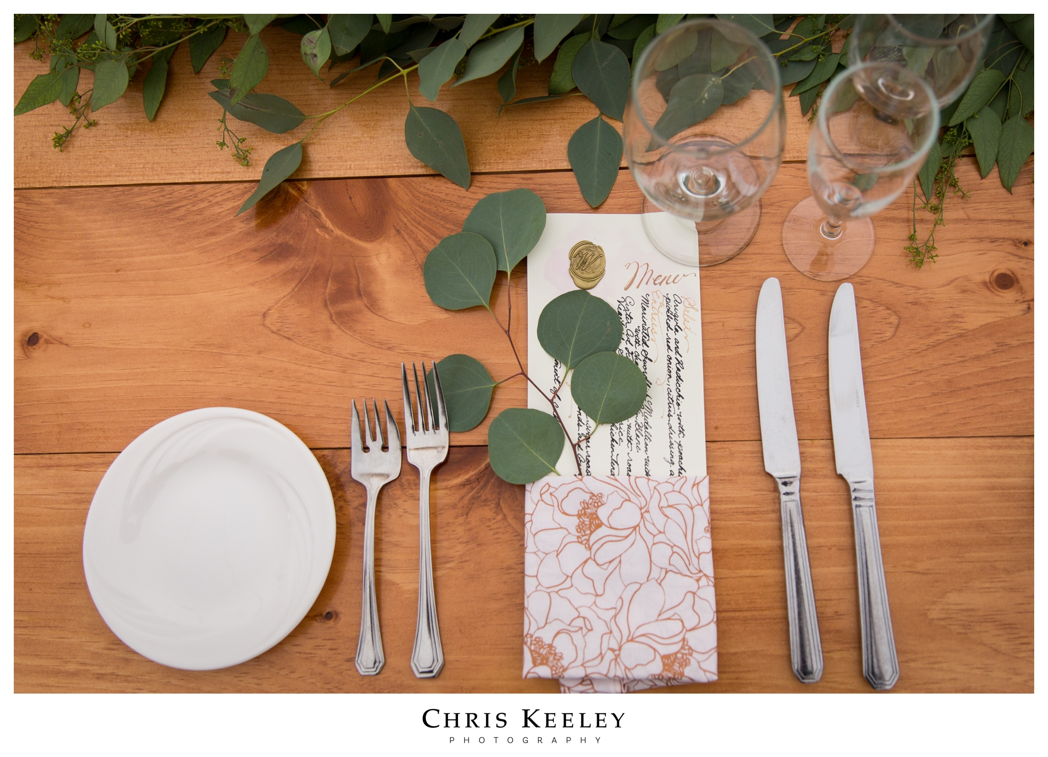 opulent-stylish-table-setting-summer-wedding.jpg