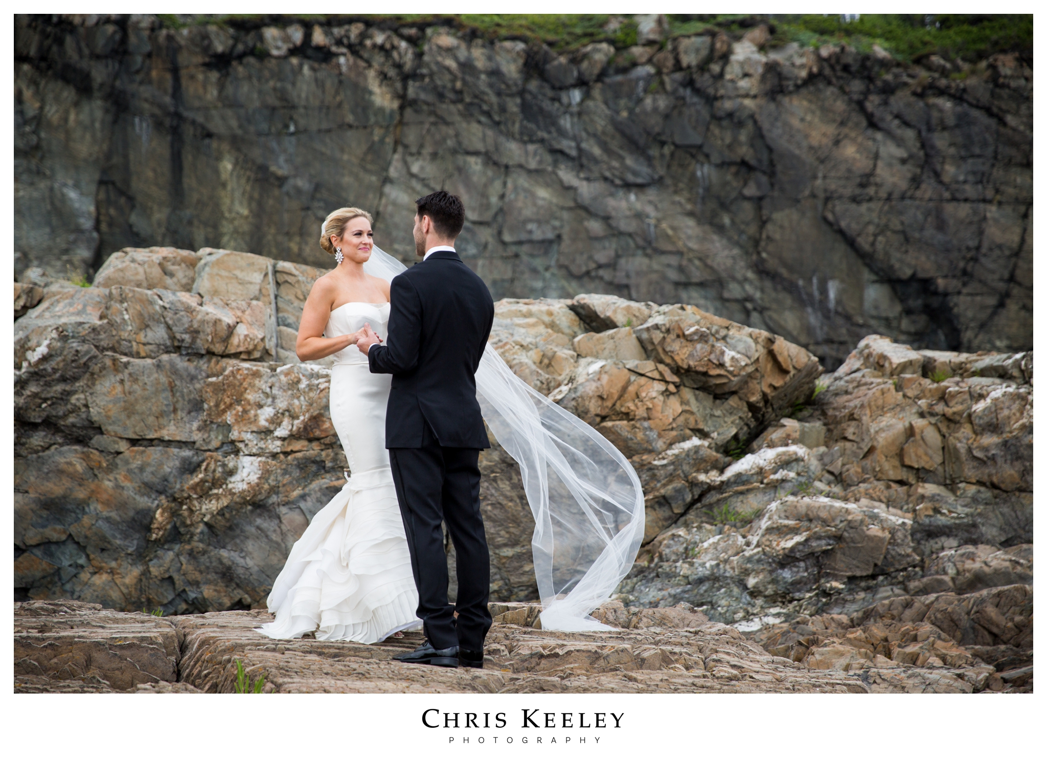 cliff-house-bride-groom-on-rocks.jpg