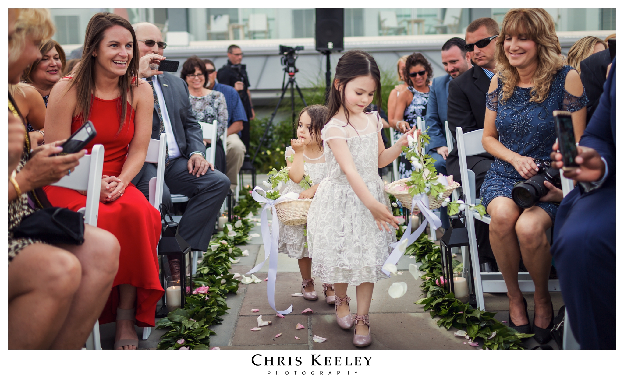 cliff-house-flower-girls-in-aisle.jpg