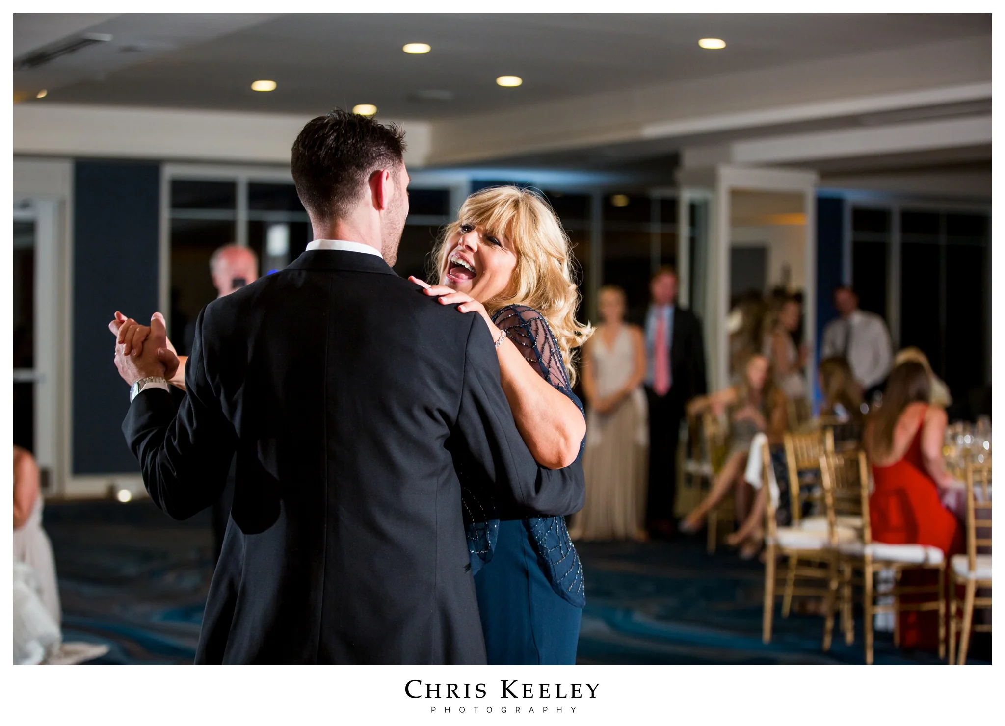 mom-smiling-at-groom.jpg