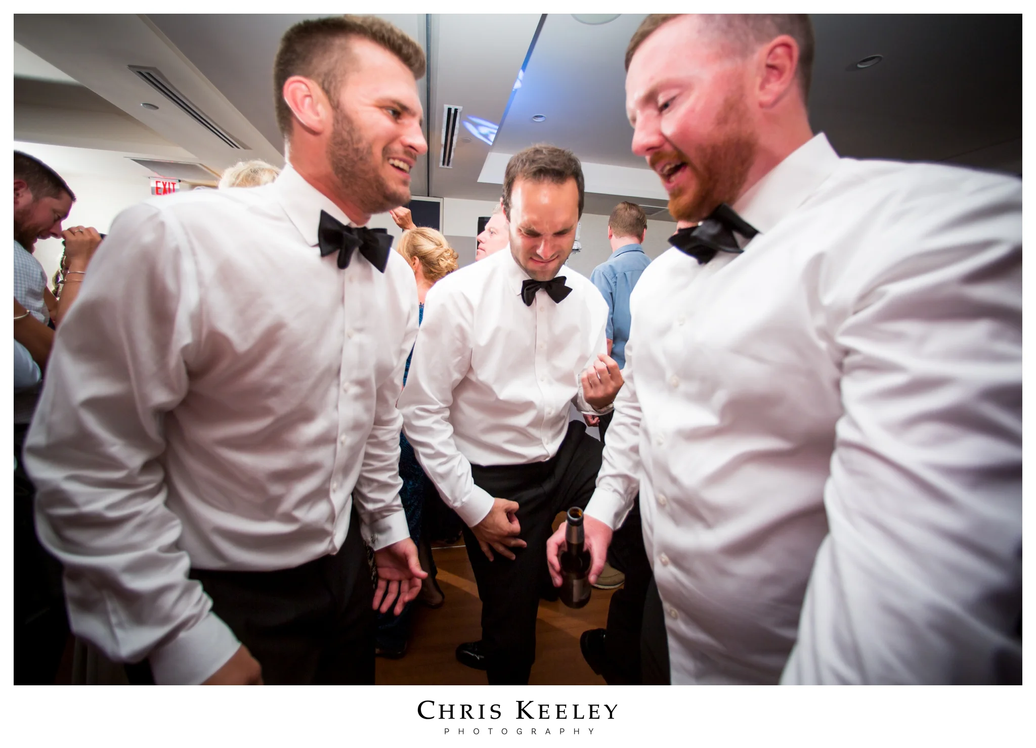 candid-groomsmen-dancing.jpg