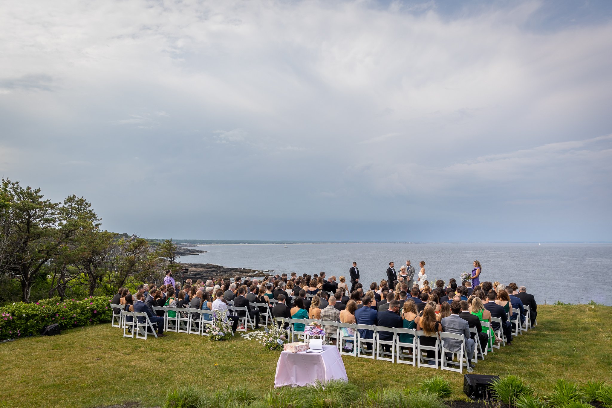 matt-nellie-cliff-house-maine-wedding-021.jpg