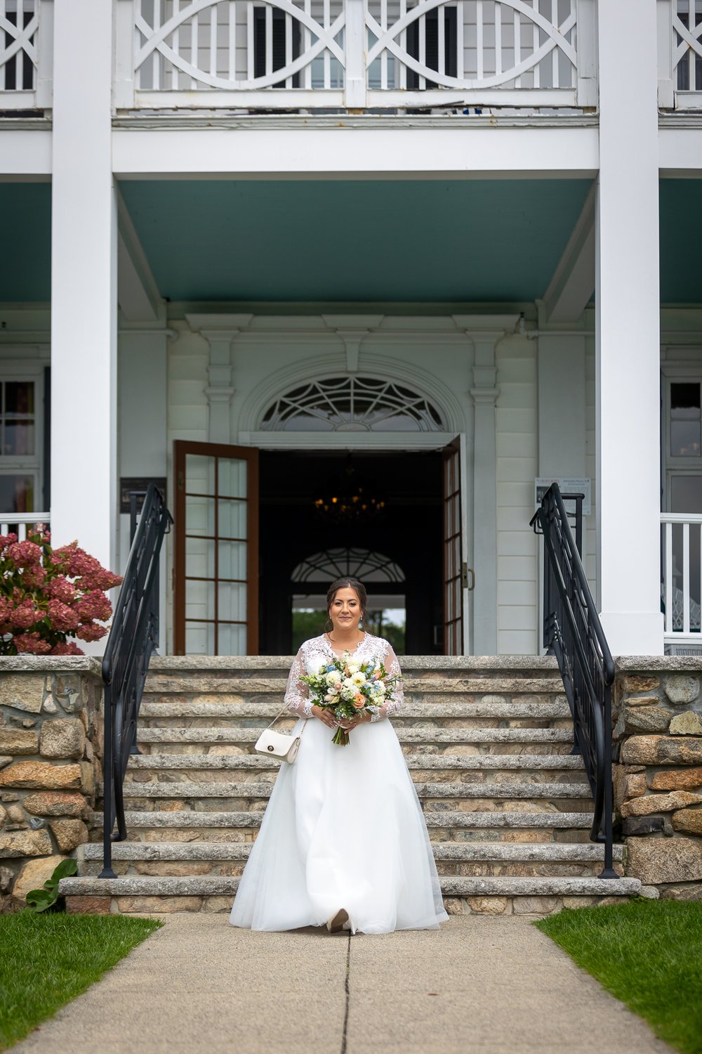 lynn-patrick-colony-hotel-kennebunkport-maine-wedding-05.jpg