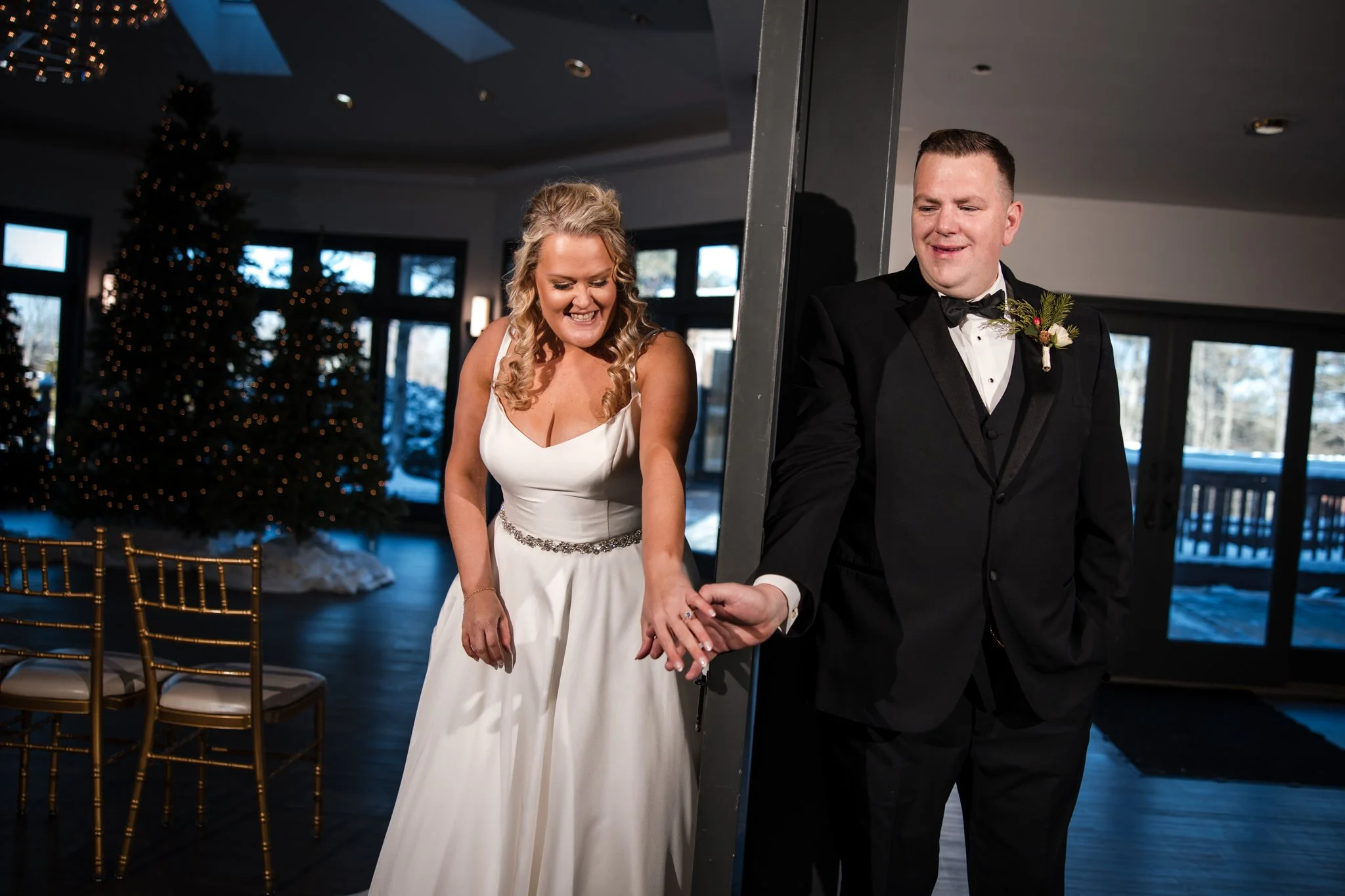 eric-linnea-winter-wedding-granite-rose-new-hampshire-14.jpg
