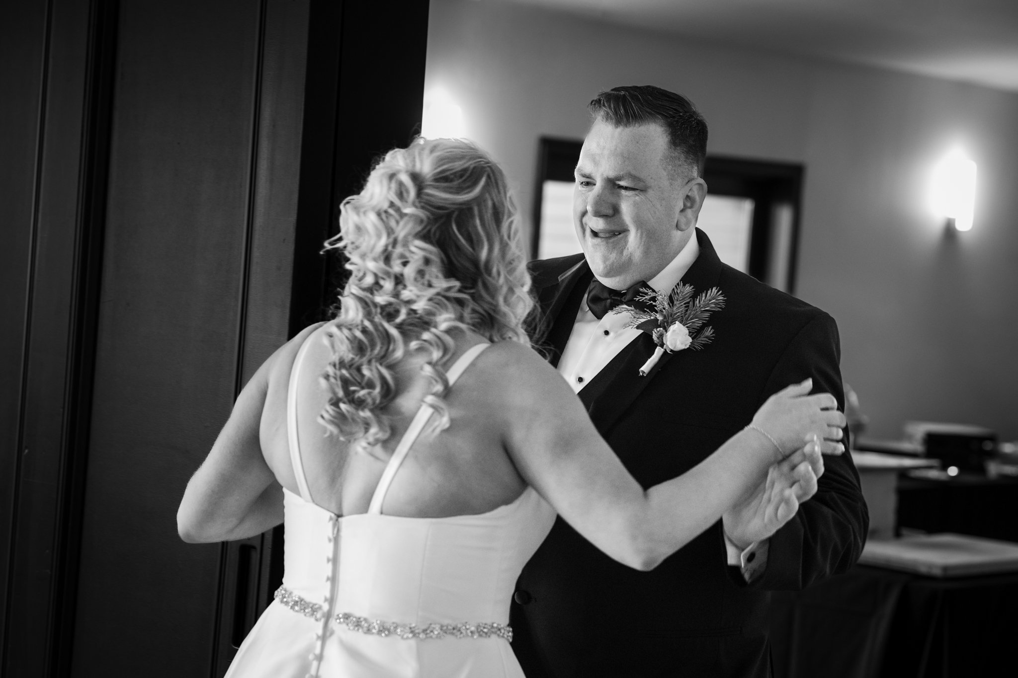 eric-linnea-winter-wedding-granite-rose-new-hampshire-15.jpg
