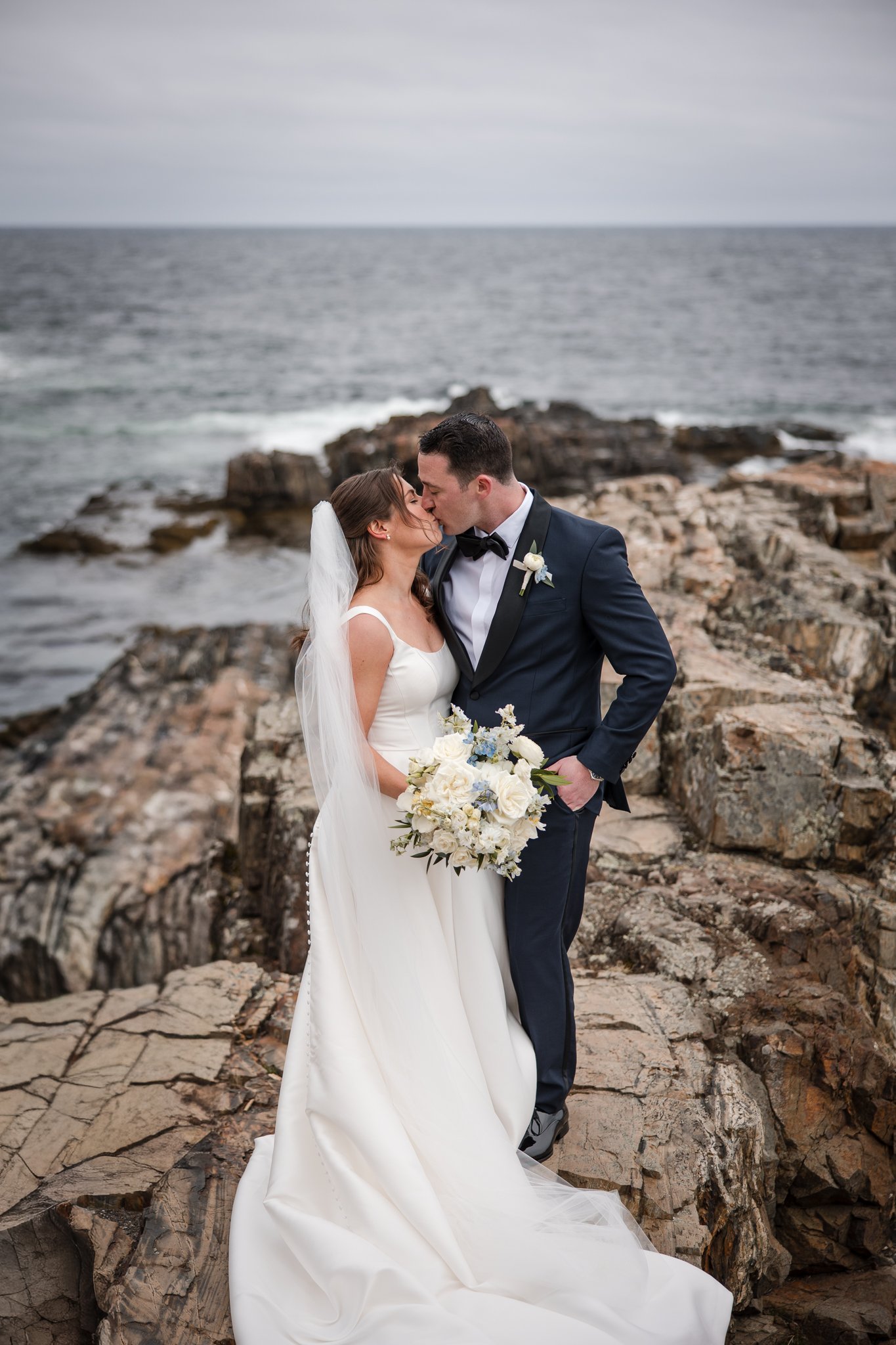 elisabeth-joe-cliff-house-maine-spring-wedding-28.jpg