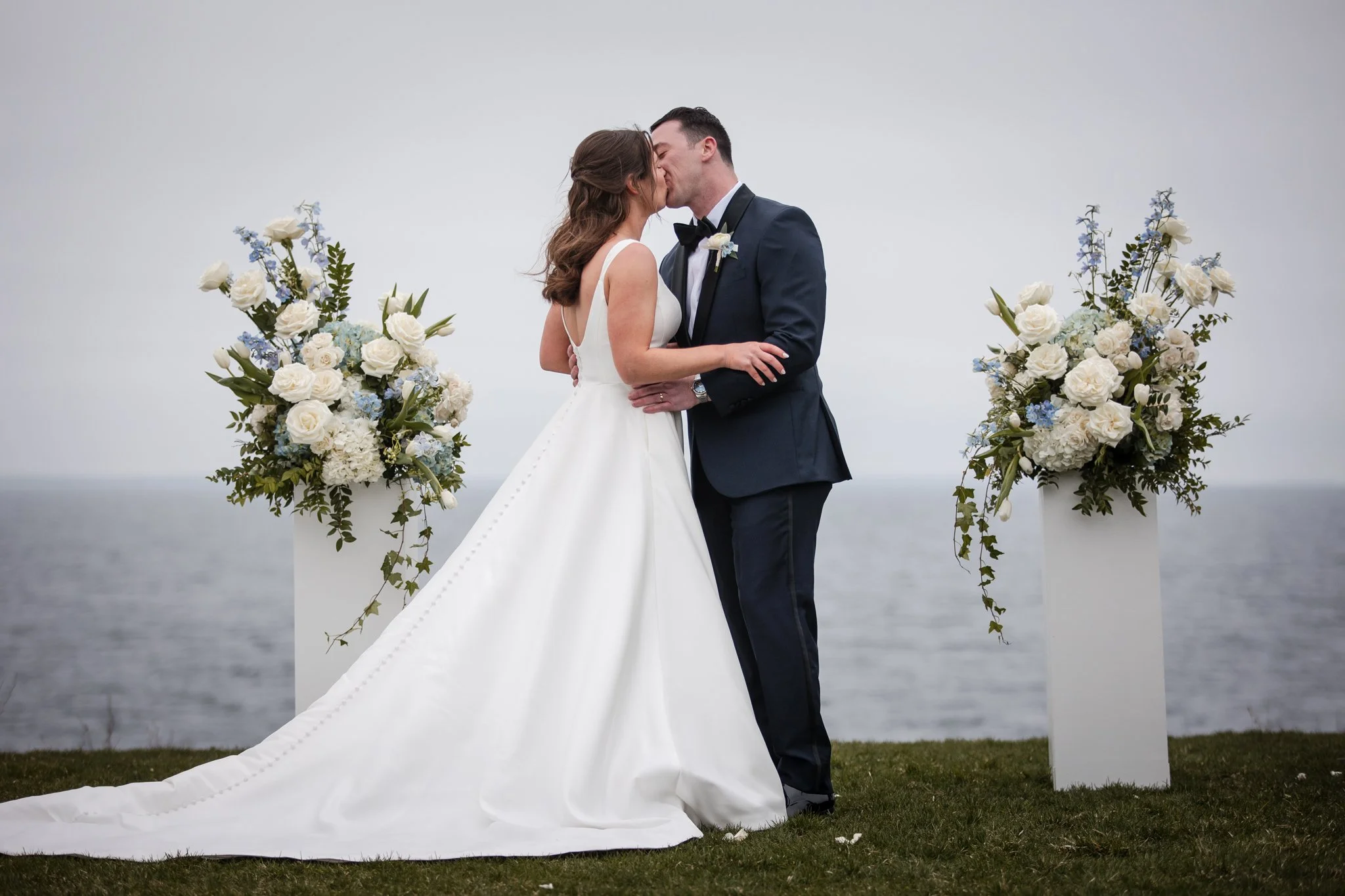 elisabeth-joe-cliff-house-maine-spring-wedding-58.jpg