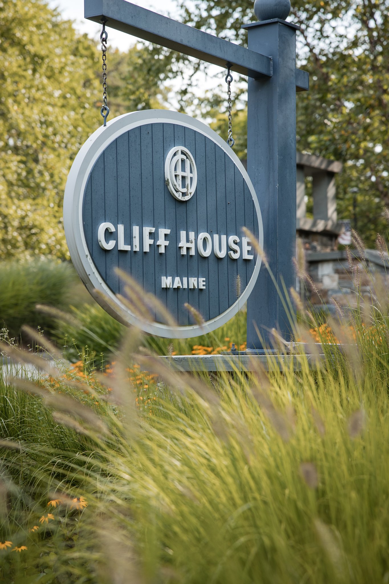 maria-gabe-cliff-house-maine-summer-wedding-01.jpg