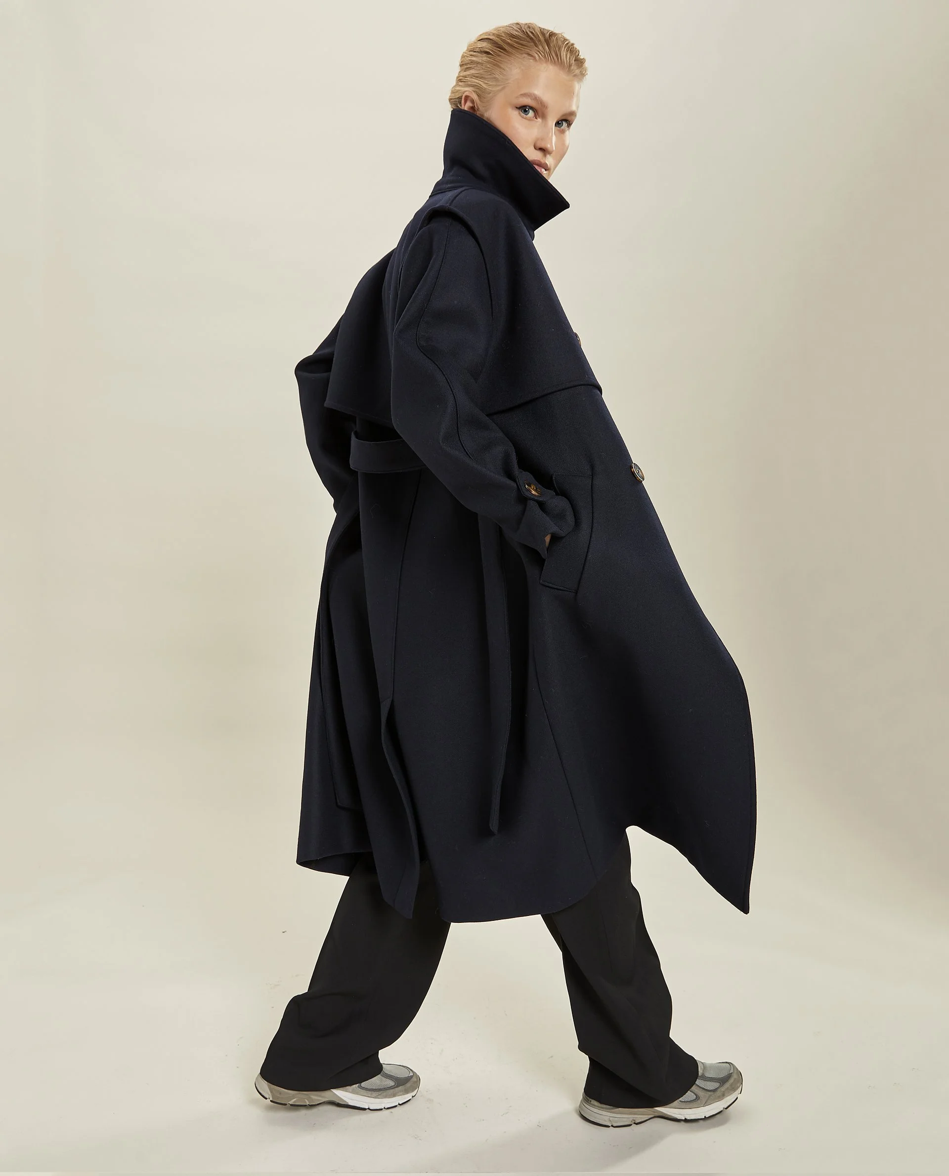 FW19_CELESTE_COAT_LES_COYOTES_NERIO_2.jpg