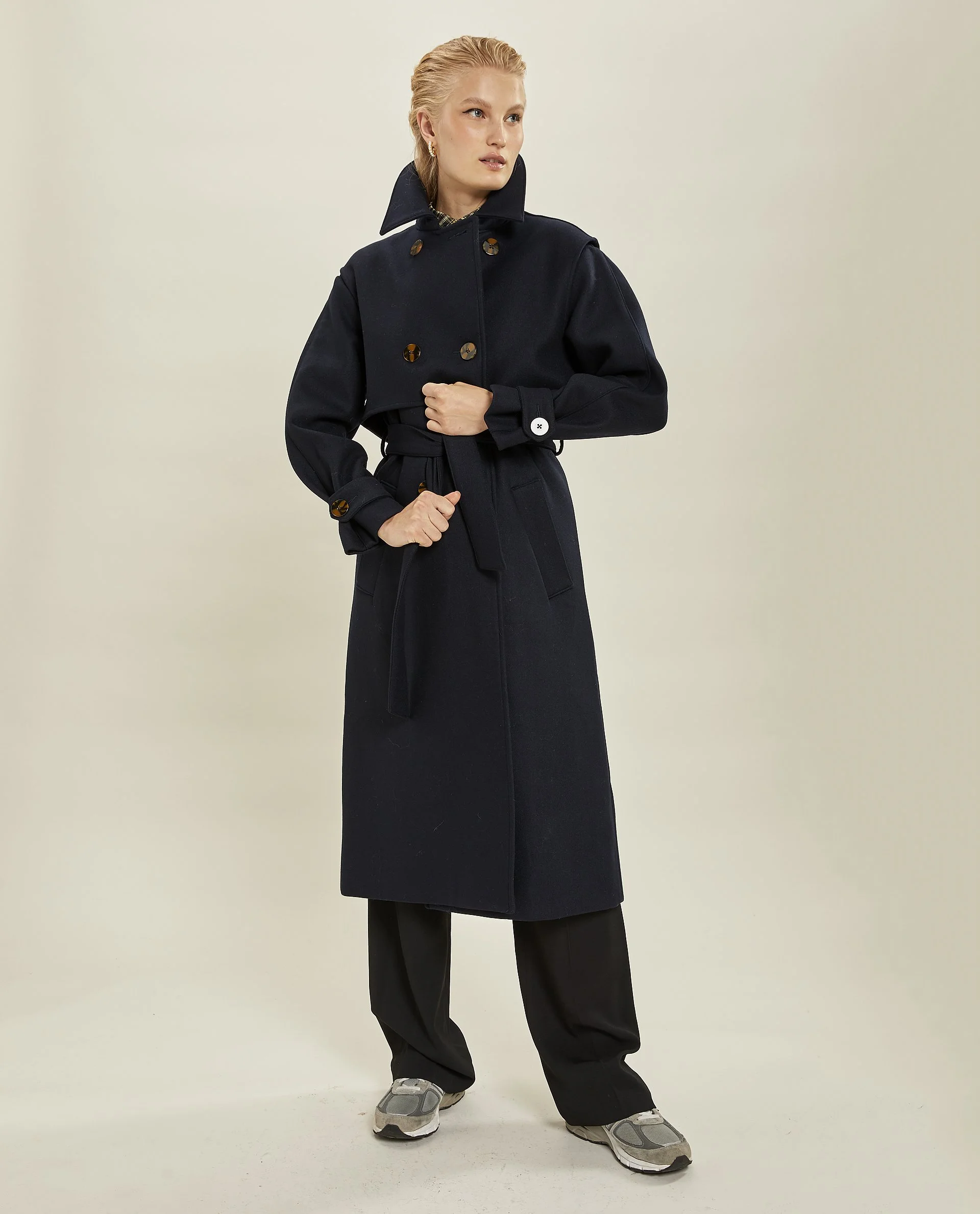 FW19_CELESTE_COAT_LES_COYOTES_NERIO_1.jpg