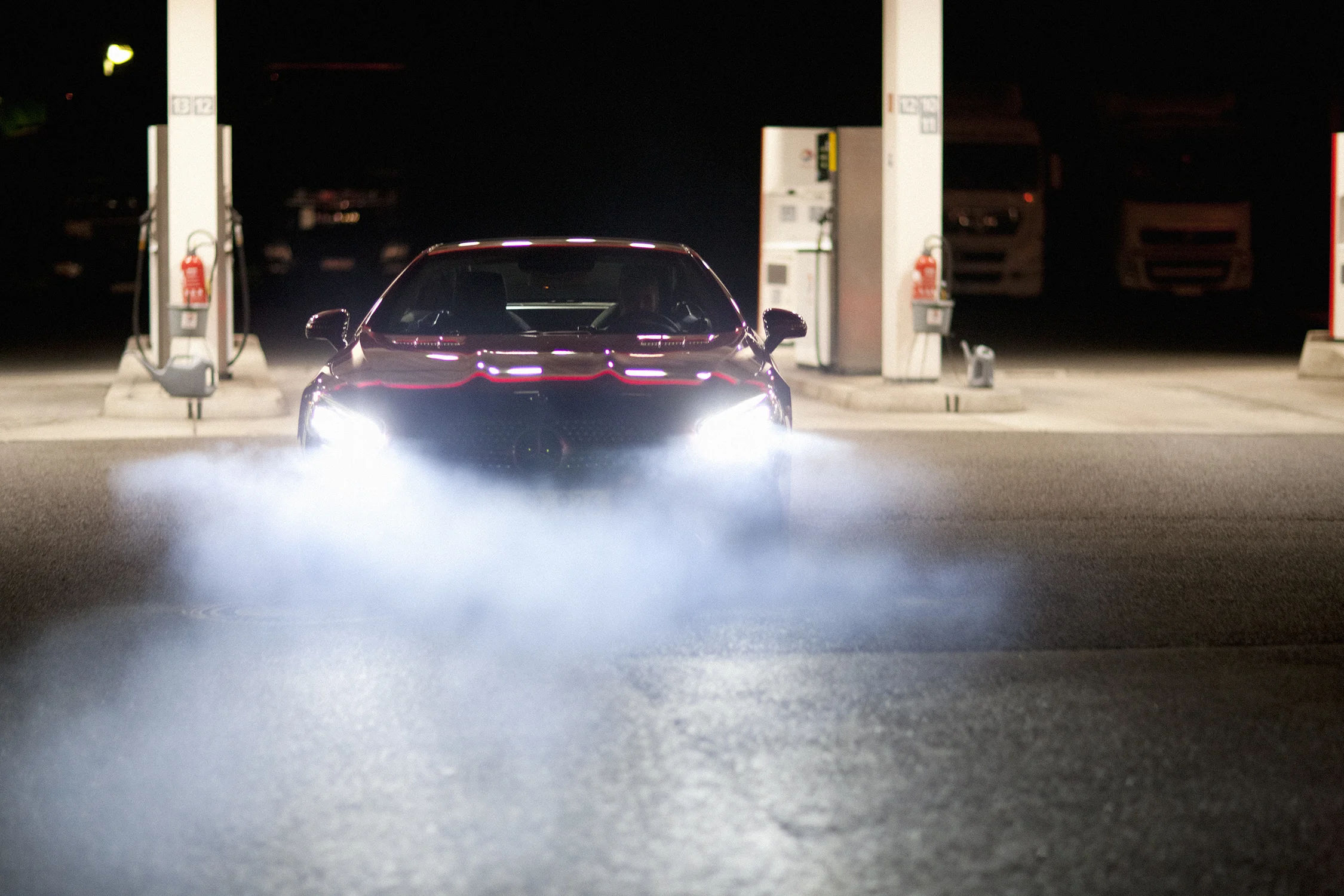 "Die Fahrende Frau" Leonie Seifert x Mercedes-Benz SL 500 for Zeit Magazin Mann