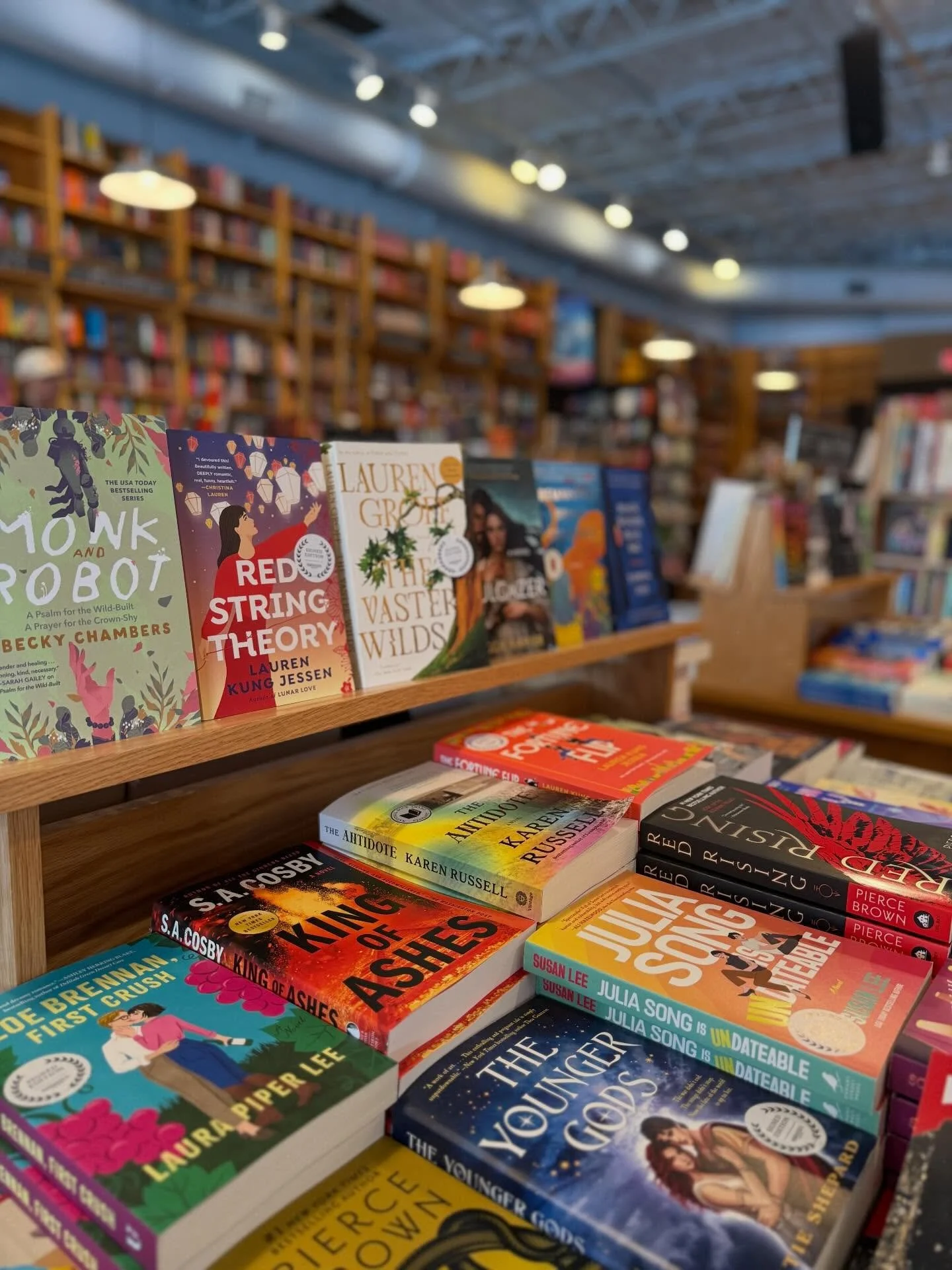 Come grab a new read for the weekend! We&rsquo;re here for you today from 10-6. We will be closed tomorrow, Easter Sunday, but are back to our regular hours on Monday!

#nashville #shopsmall #shoplocal #parnassus