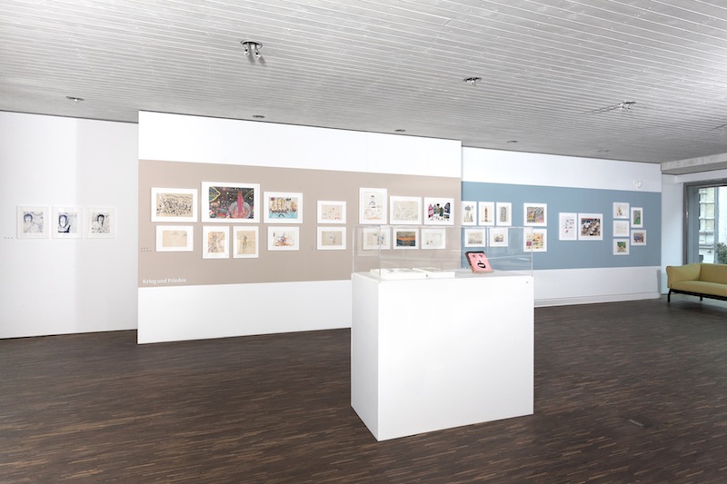 Paperworlds, Kinder- und Jugendzeichnungen zeitgenössischer Künstler, Ausstellungsansicht me Collectors Room Berlin, 2014. © Valeska Hageney & Sylvia Volz. Foto Jonas Wilisch, www.setform.de