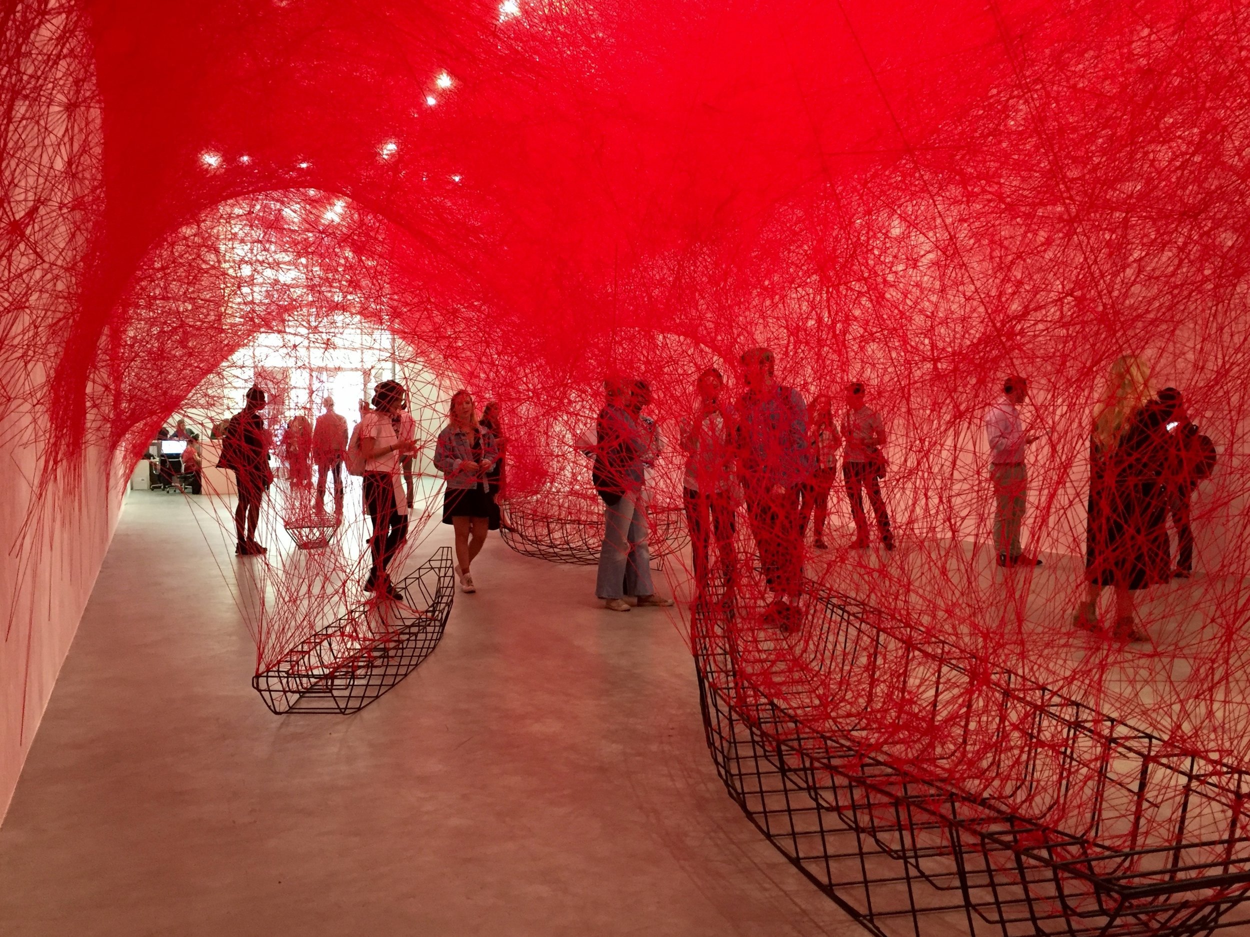 Chiharu Shiota . Uncertain Journey . Installation View Blain/Southern, Berlin . Courtesy Chiharu Shiota und Blain/Southern 