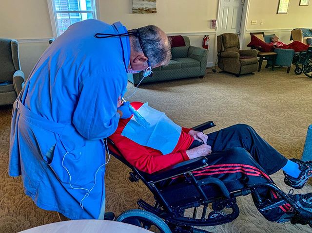 Out on the road today visiting clients for #preventivecare with Dr. Dubin, who doesn&rsquo;t mind a little #standupdentistry. 
#allinadayswork #mobiledentistry #assistedliving #memorycare #whateverittakes