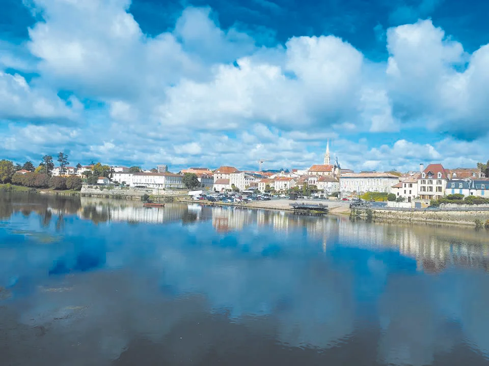 colour Issues_ Aquitaine.jpg