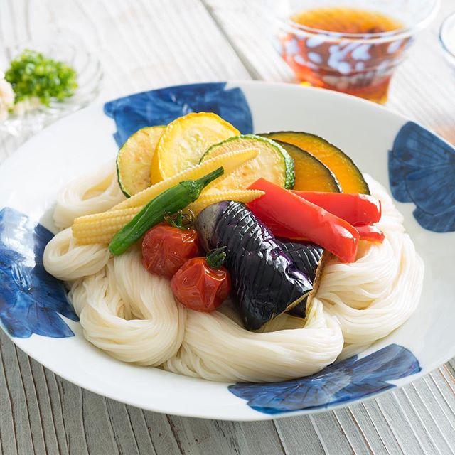 暑い日が続きますね☀️
夏にぴったりな麺レシピ！

野菜たっぷりで栄養補給🍆
夏バテ防止にも👍👍👍 動画はyoutubeで✨

recipe &amp; cooking 　梶山葉月 (@hazu_kitchen )

#麺　#素麺　#蕎麦　#野菜たっぷり　#野菜　#yummy　#food　#手料理グラム　#料理大好き　#料理楽しい　#美味しい料理　#美味しいもの大好き　#料理上手　#料理日記　#いただきます🙏　#ごちそう　#家ご飯　#ごちそうさまでした🙏　#food🍴　#お料理　#