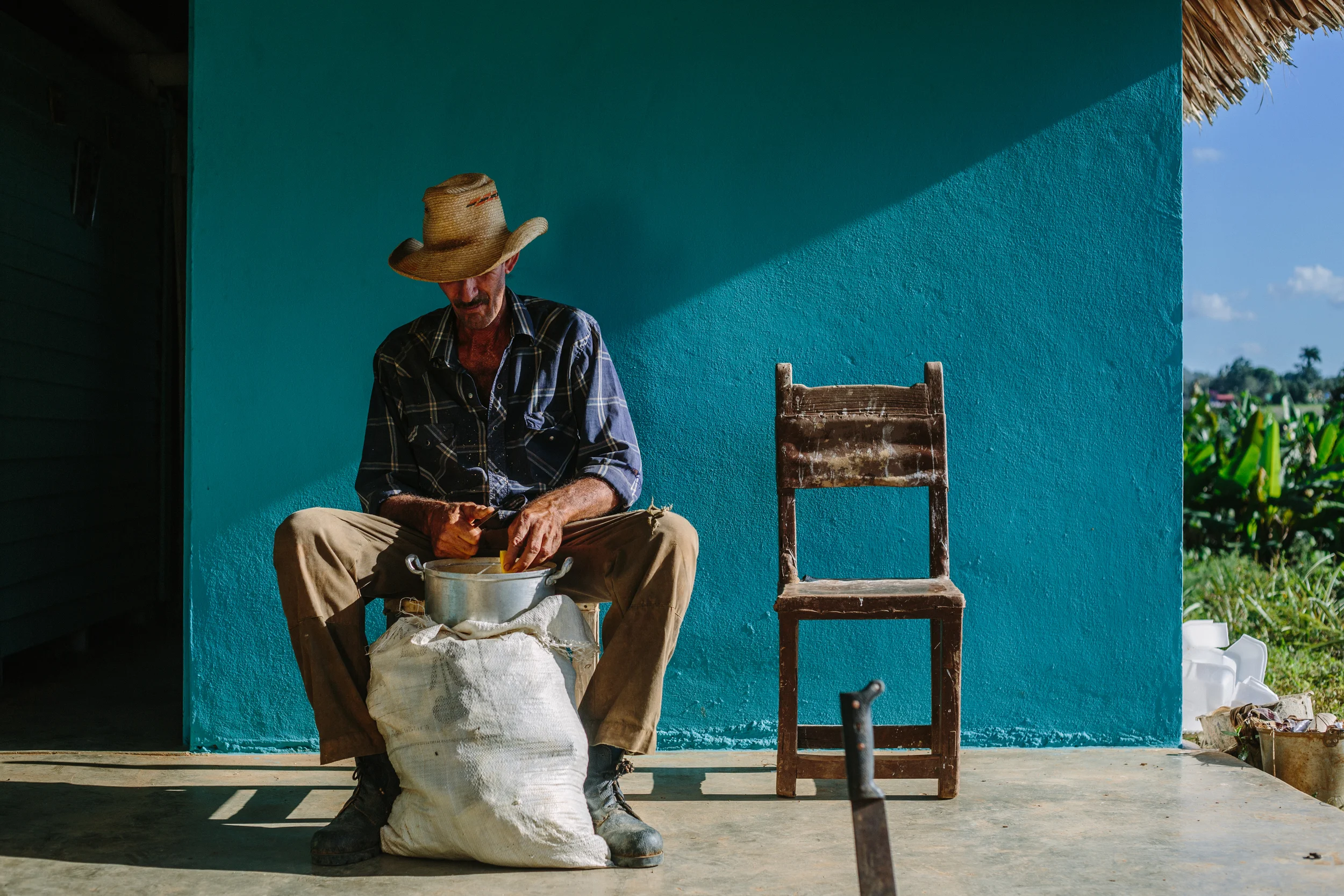 007_CFS_FarmerPreppingLunch.jpg