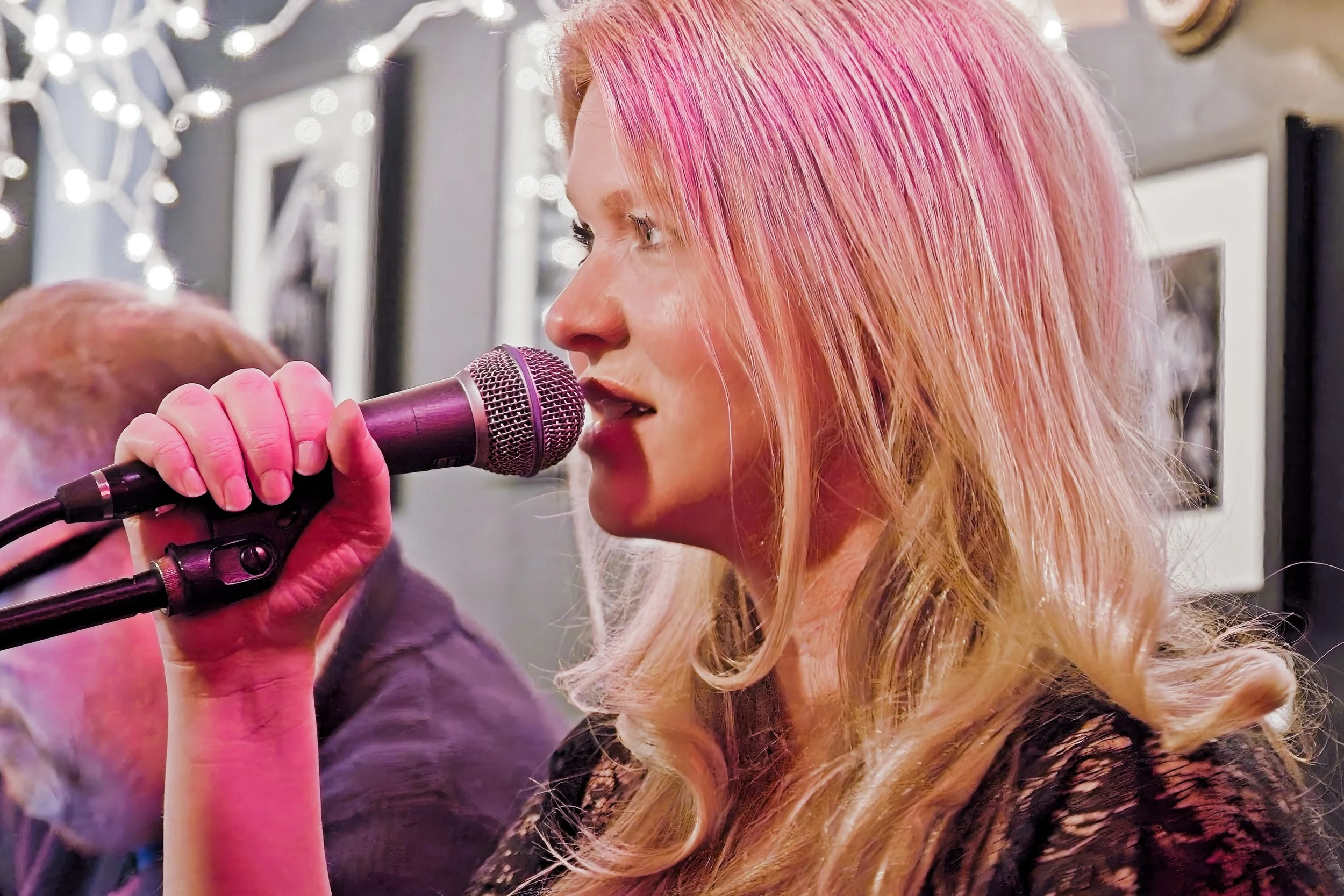 Muscians Bluebird Cafe 2.jpg