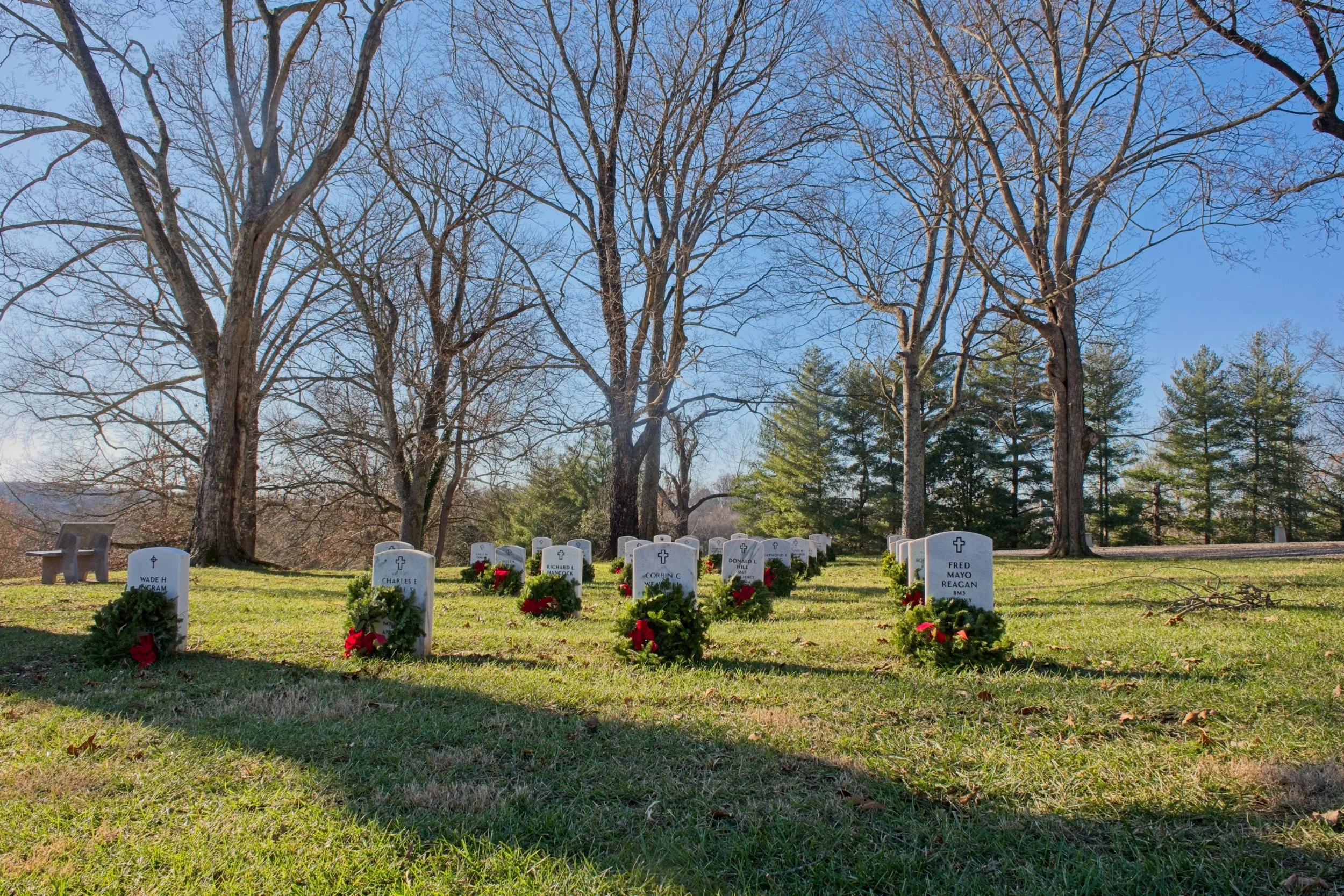 Knoxville Cemetery wreaths 2.jpg