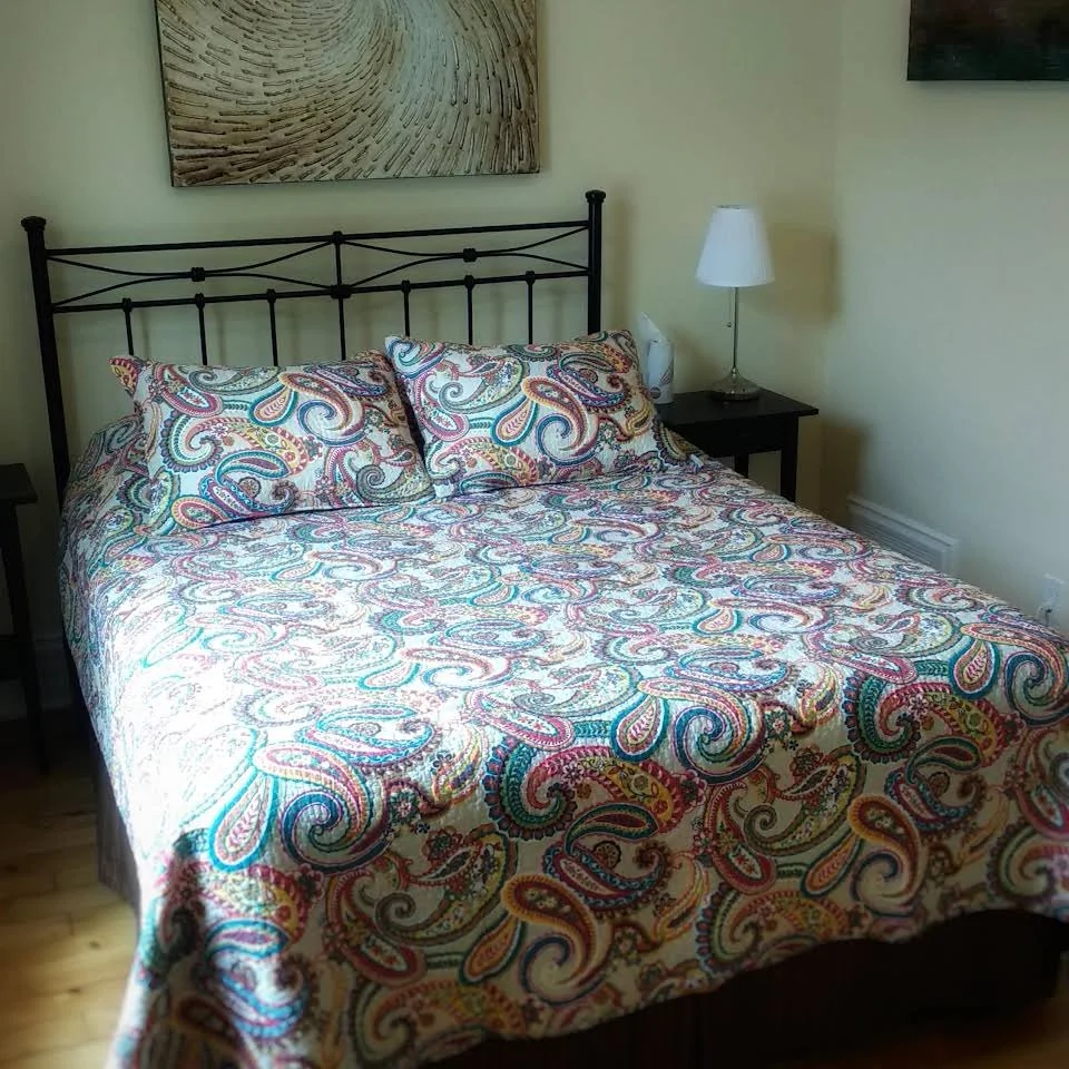 Queen bed Rosalinds.jpeg