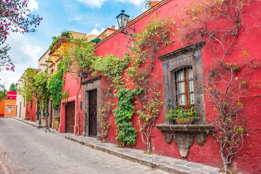 San-Miguel-de-Allende-colorful-home-1348044689.webp