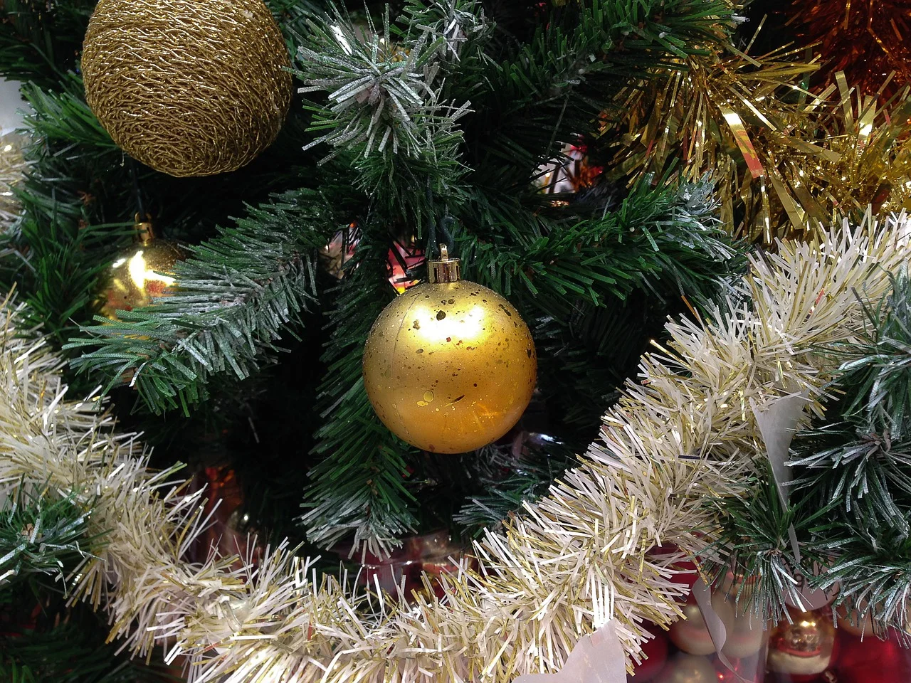holiday decorating.jpg