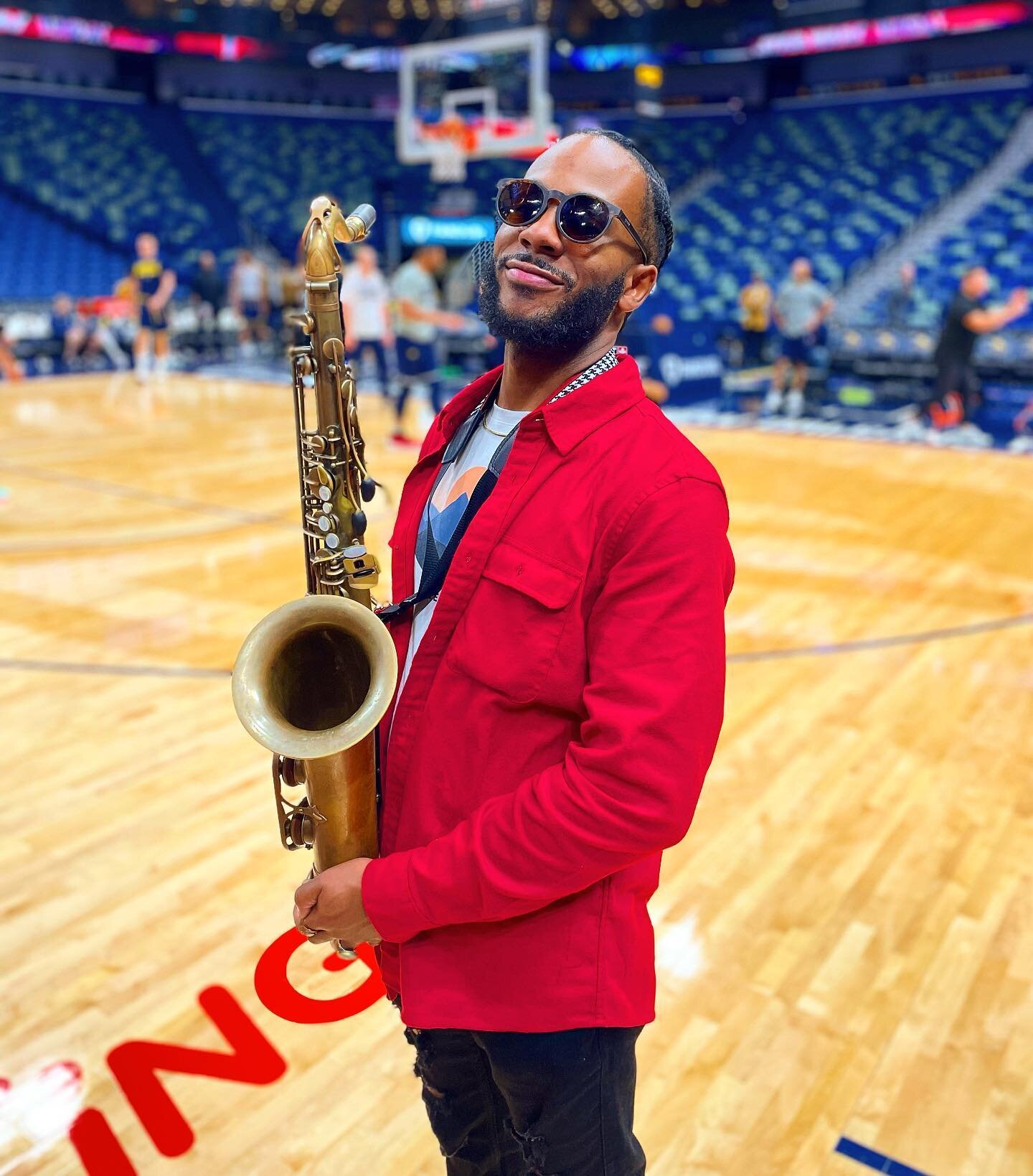 Had a great time playing the halftime show for the @pelicansnba game today! Been playing all the best shows in New Orleans this past month!
.
.
#Music #NBA #Basketball #Saxophone #NewOrleans #Pelicans #GameDay #Band #Red #Win #Halftime