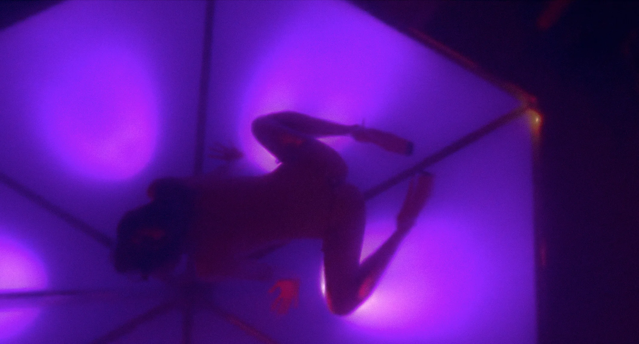 enter-the-void-perfume-folie-a-plusieurs.jpg