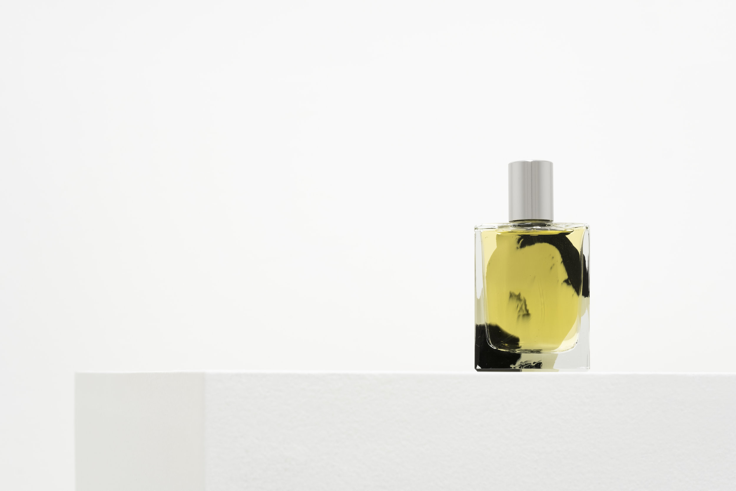 Daisies Film Perfume by Folie A Plusieurs Vera chytilova1.jpg