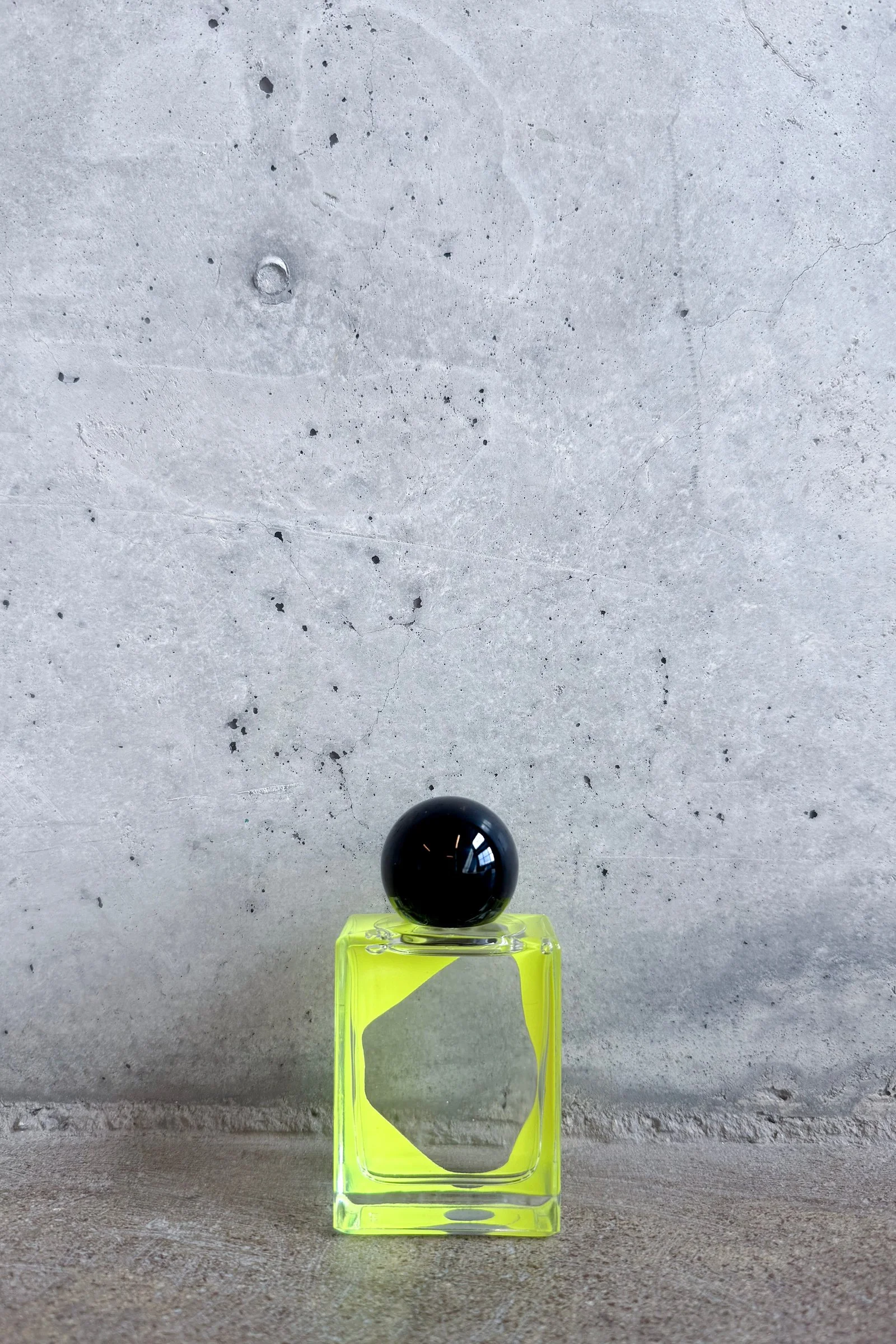FOLIE-A-PLUSIEUR-the-neon-threshold-perfume-Aspects-of-the-New-Museum-number-1.jpg
