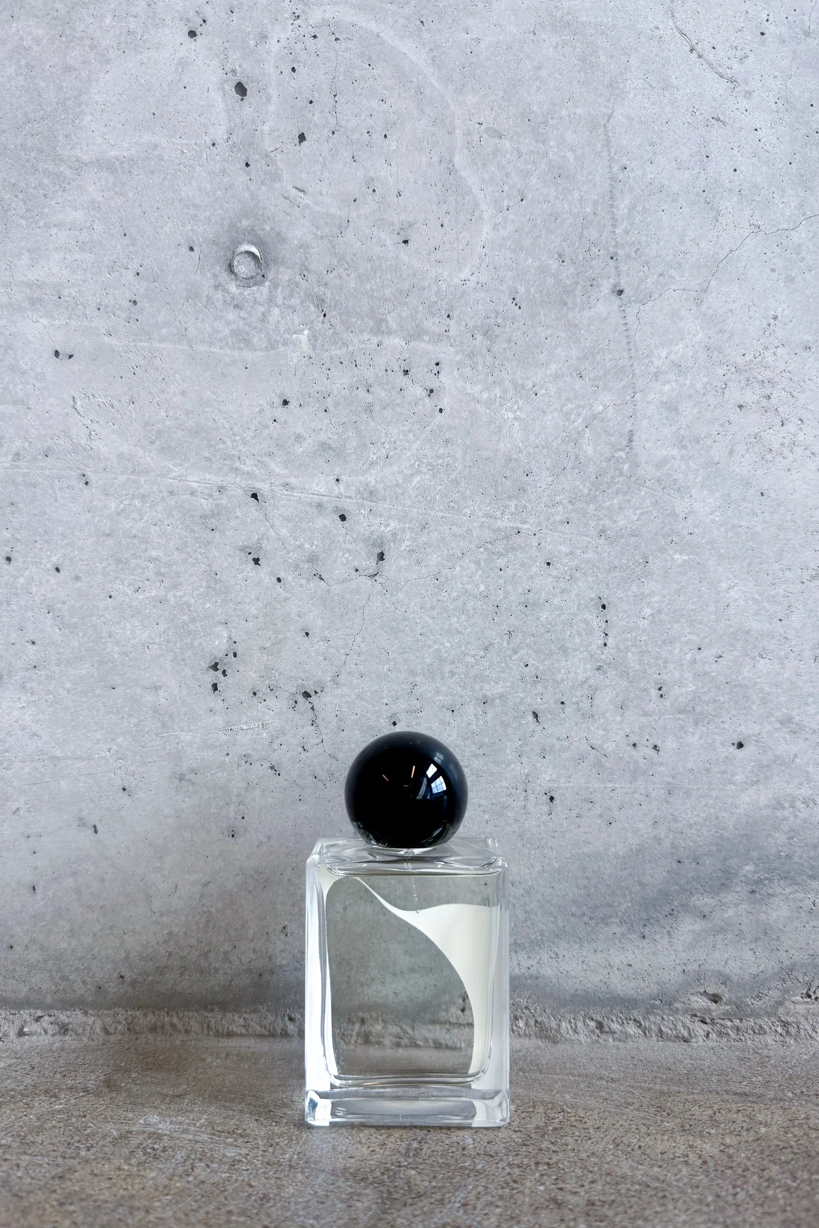 FOLIE-A-PLUSIEUR-the-white-void-perfume-Aspects-of-the-New-Museum-number-2.jpg