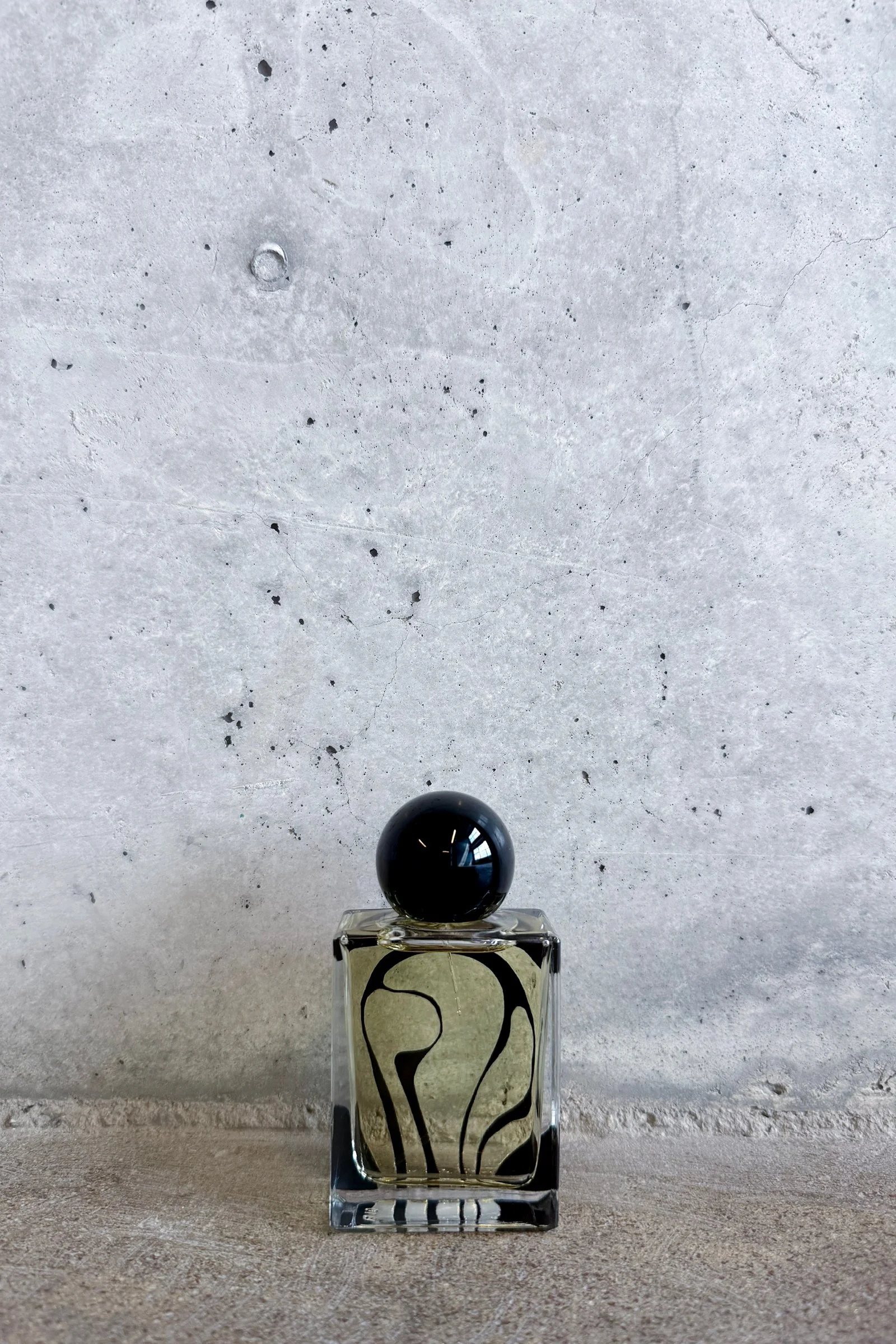 FOLIE-A-PLUSIEURS-PERFUME_AURA-HATIS-NOIT-PERFUME.jpg