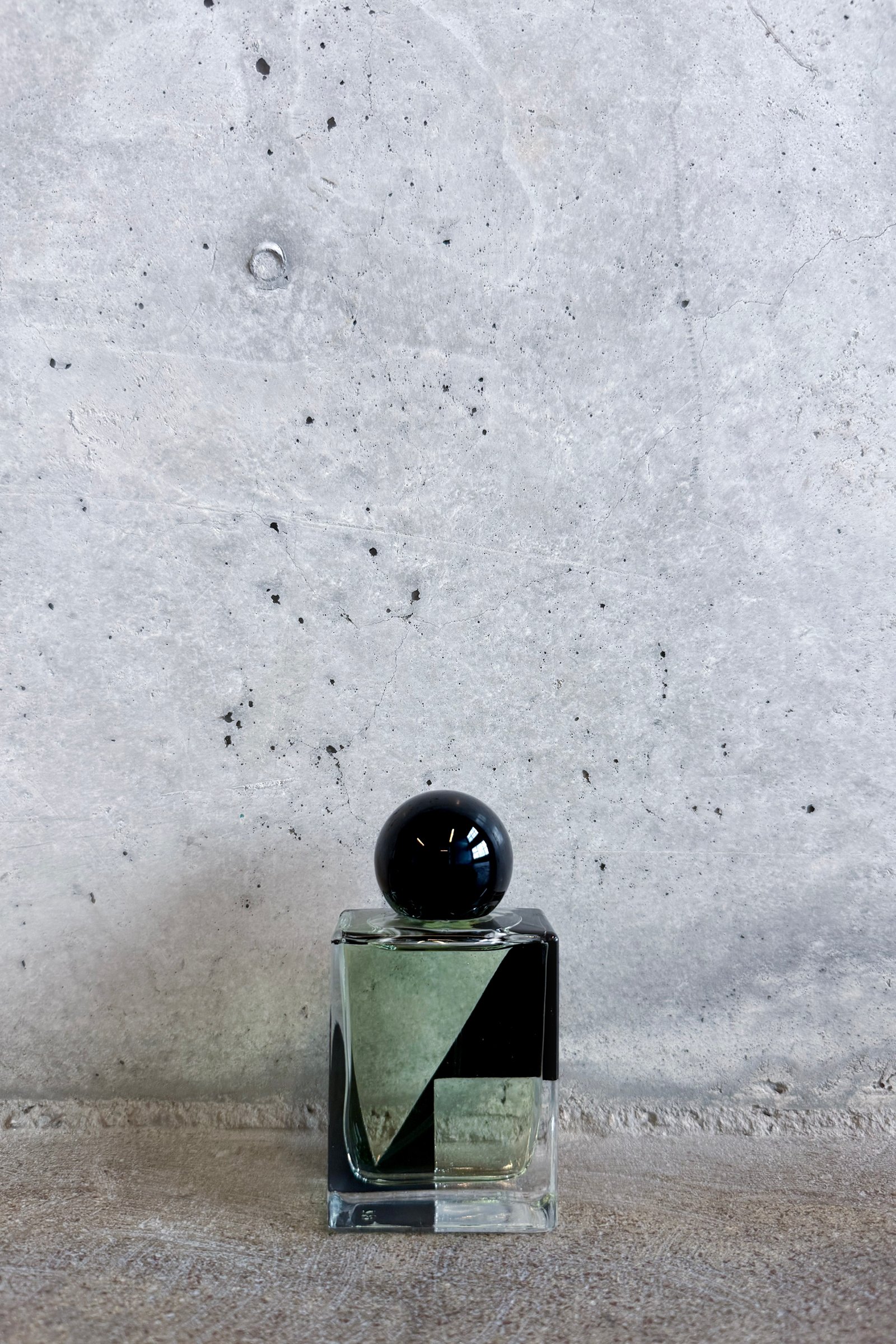 FOLIE-A-PLUSIEURS-PERFUME_111-HZ-LEA-COLOMBO.jpg