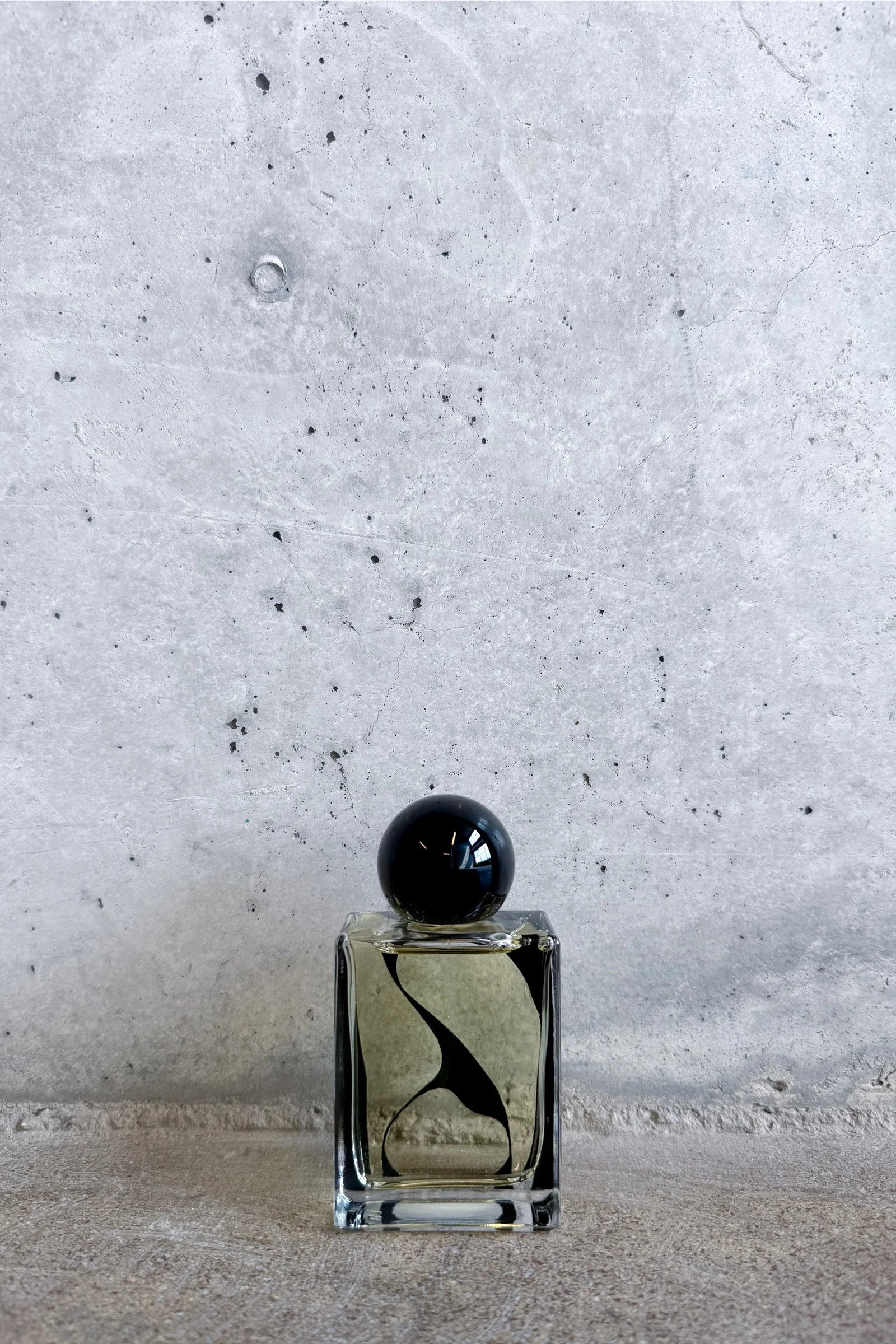 FOLIE-A-PLUSIEURS-PERFUME_SHADOW-ASPECTS_perfume.jpg