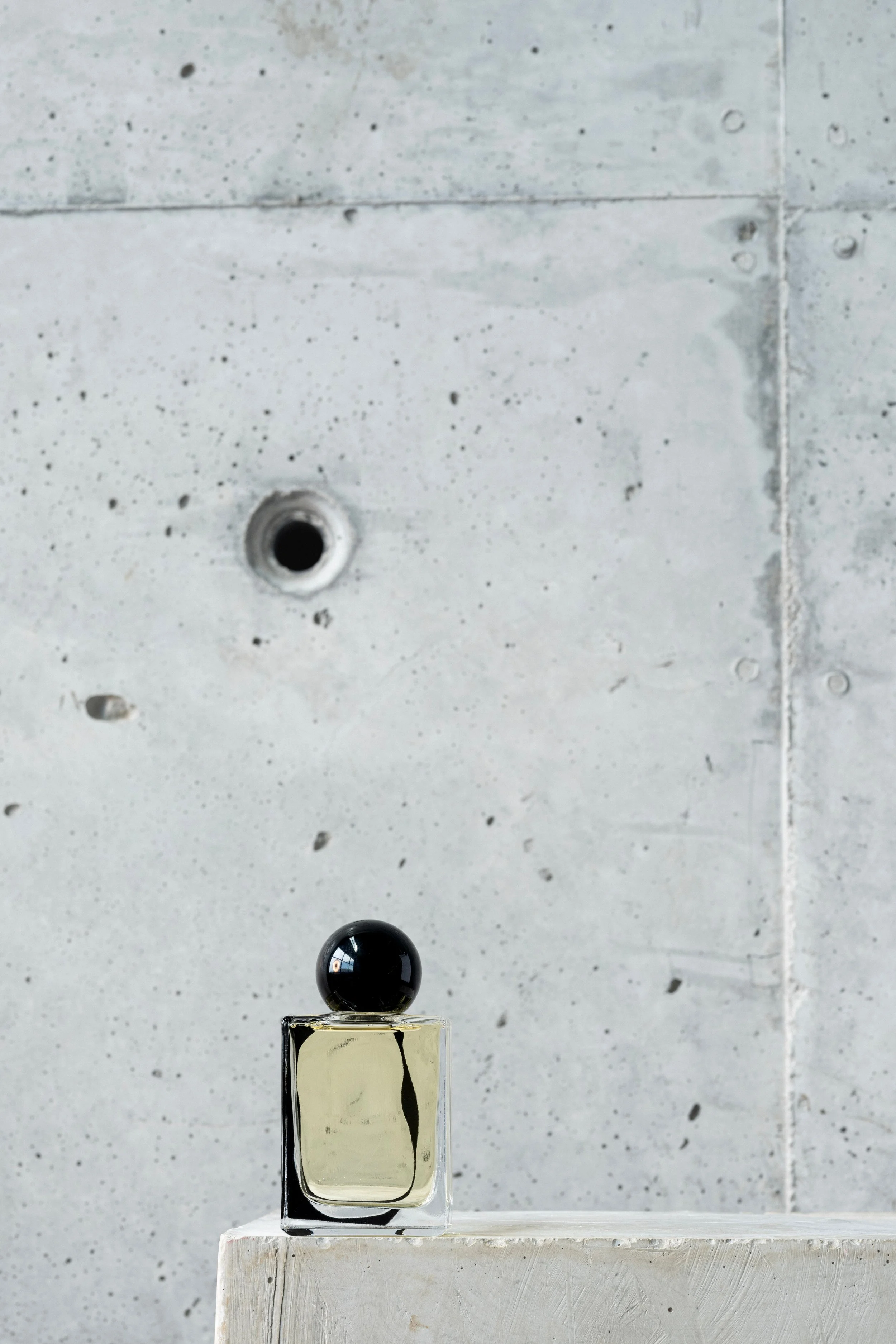 KAFKA-FOLIE-A-PLUSIEURS-PERFUME-PW-PRODUCT-SHOTS.jpg