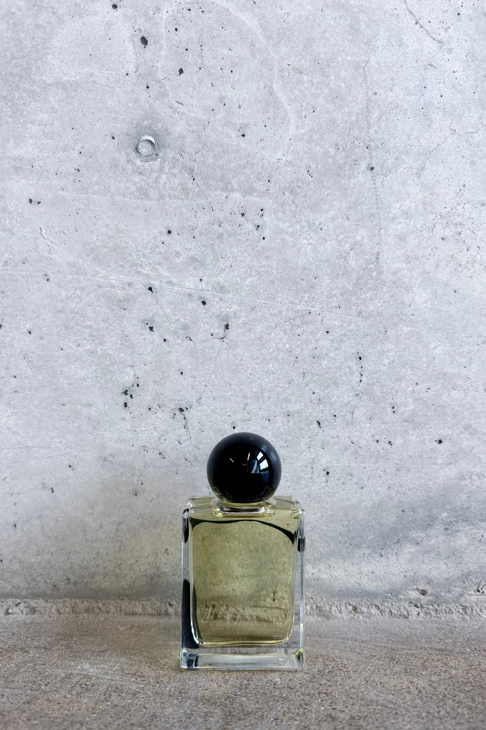 FOLIE-A-PLUSIEURS-PERFUME_CAESUR_perfume-Ocean-Vuong.jpg
