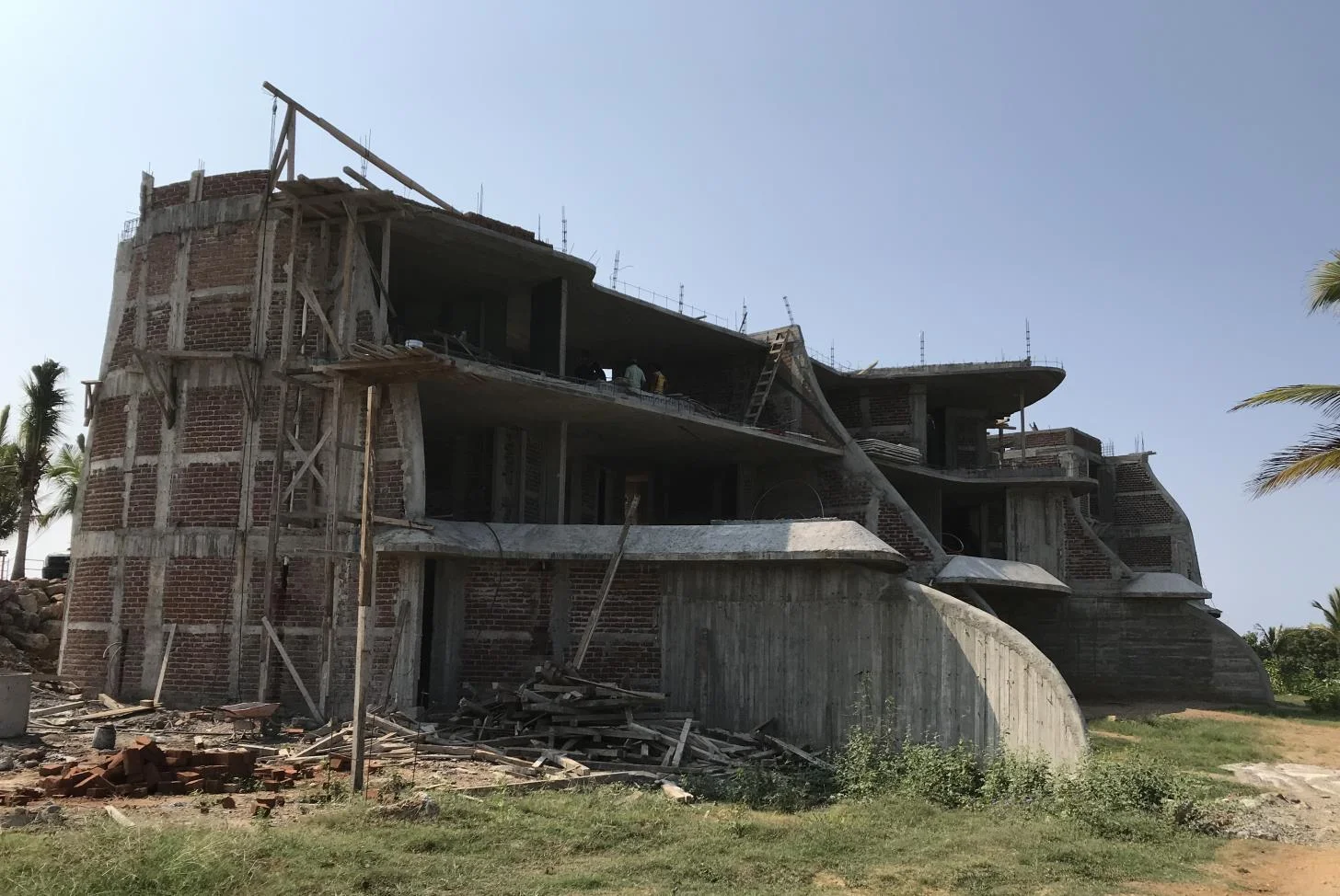 Fachada principal, Zaha