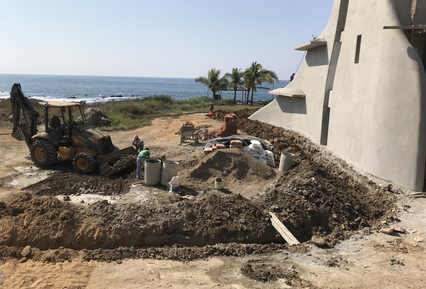 Instalación de tuberia para llenado de alberca de agua salada