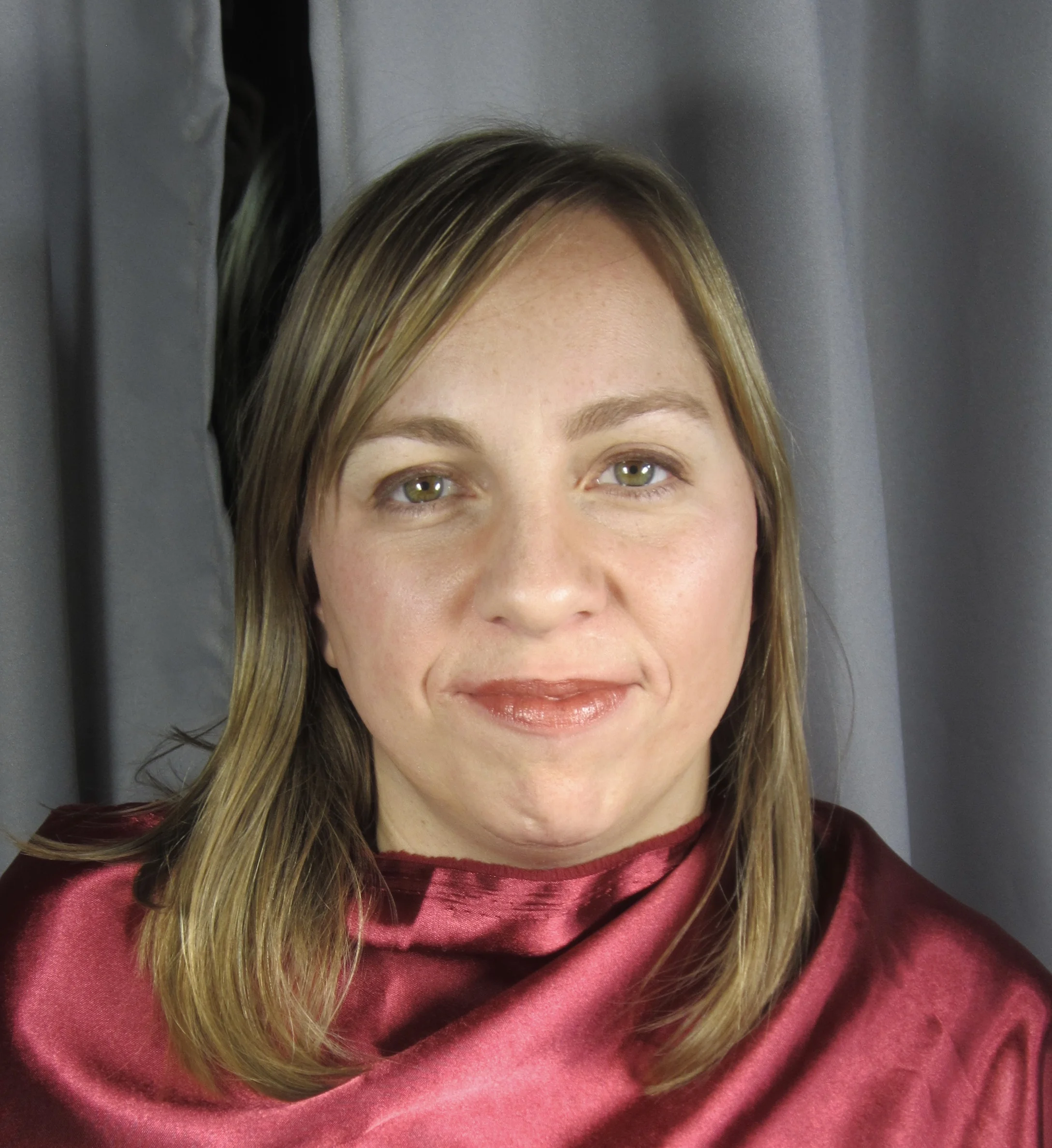 In this Soft Autumn drape, her face (same make-up) is radiant and youthful. Her eyes are settled, and appear to be spaced further apart. They are inviting and the focal point of the image. 