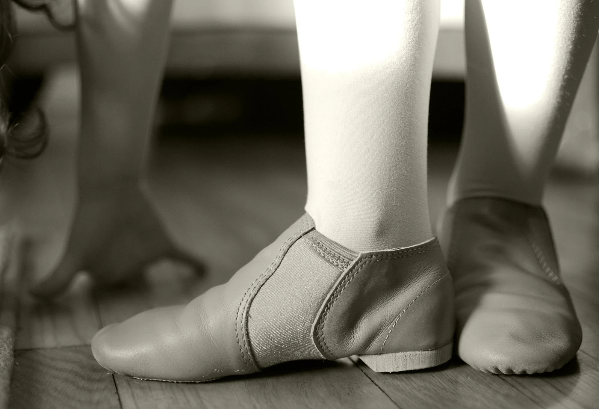 Jazz_shoes_black_and_white.jpg