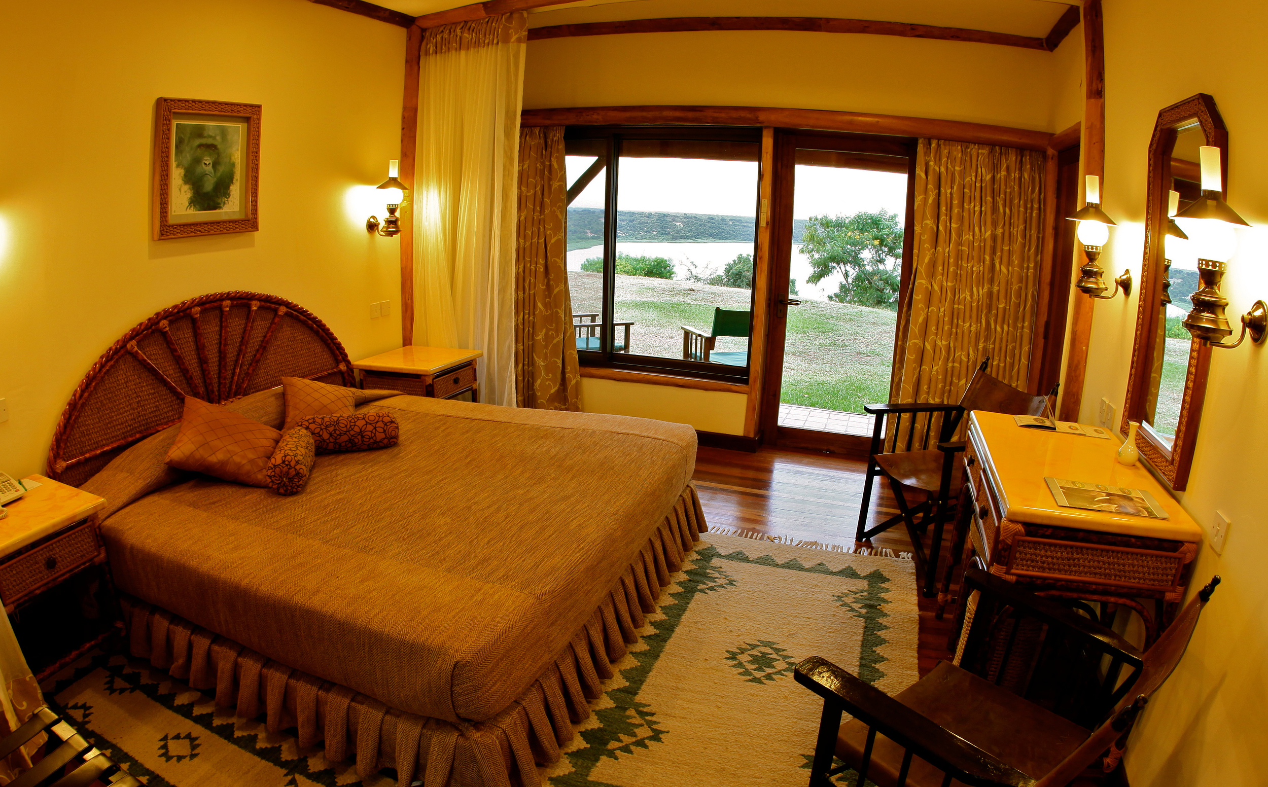 mweya_safari_lodge_suite_bedroom-hi.jpg