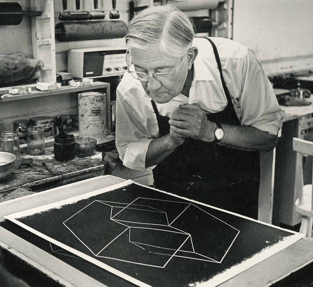metalocus_JOSEF_ALBERS_en_Taller_de_Litografía_Tamarind_02_1080.jpg
