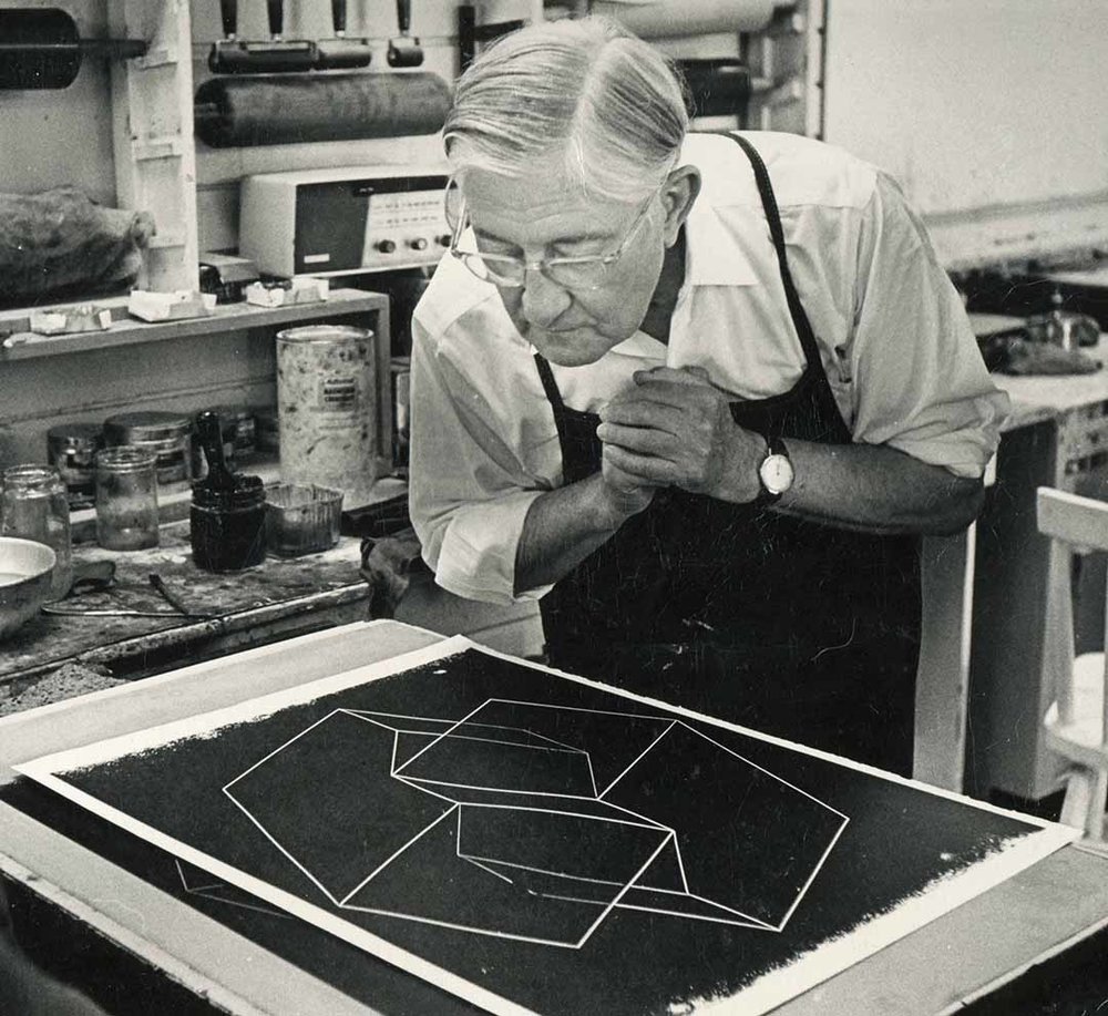 metalocus_JOSEF_ALBERS_en_Taller_de_Litografía_Tamarind_02_1080.jpg