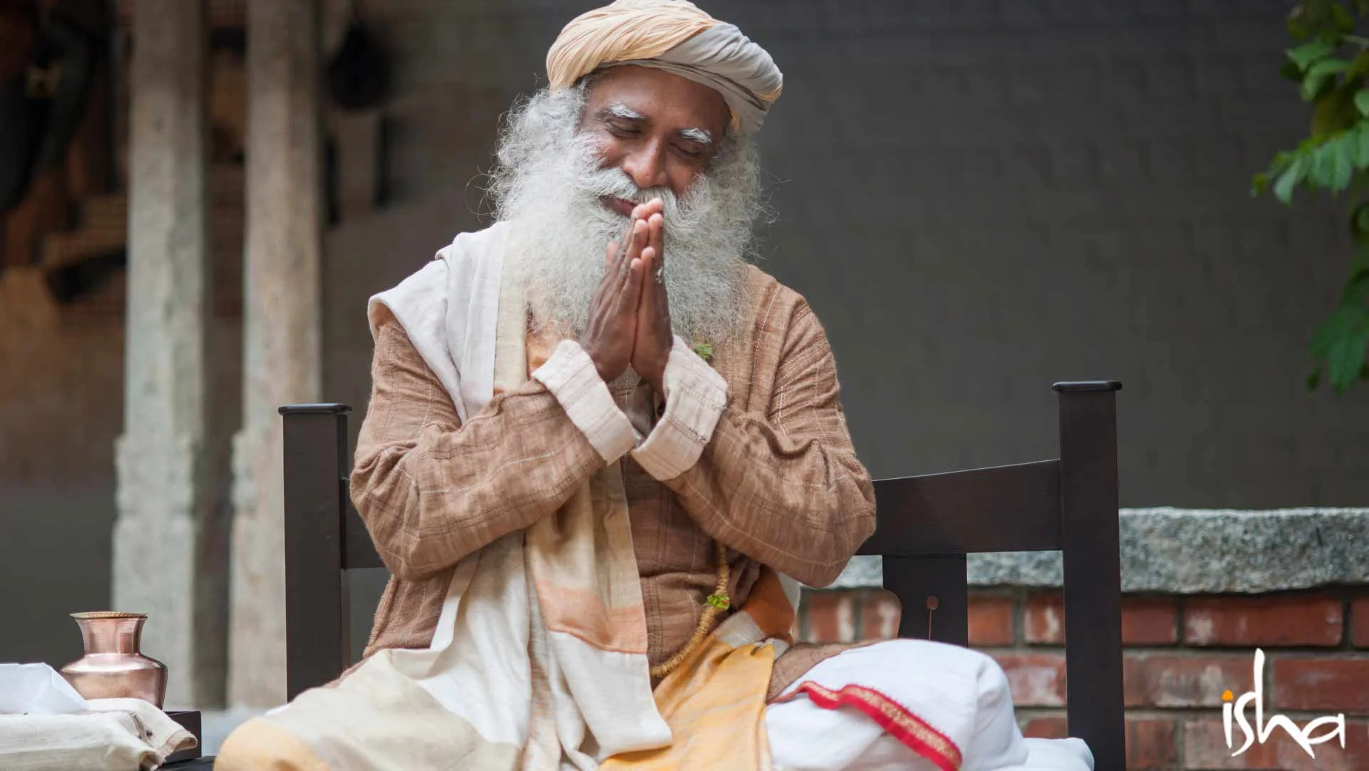 sadhguru-namaskaram.jpg