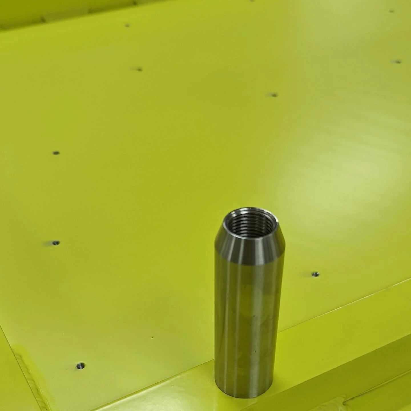 It has been a pleasure to work with the best #fabricators #spigot #plate #commission #publicart 

#unusmundus @tripyramid #tripyramidstructures @artsinboston #mayerofmunich #suspendedglass #metalplate