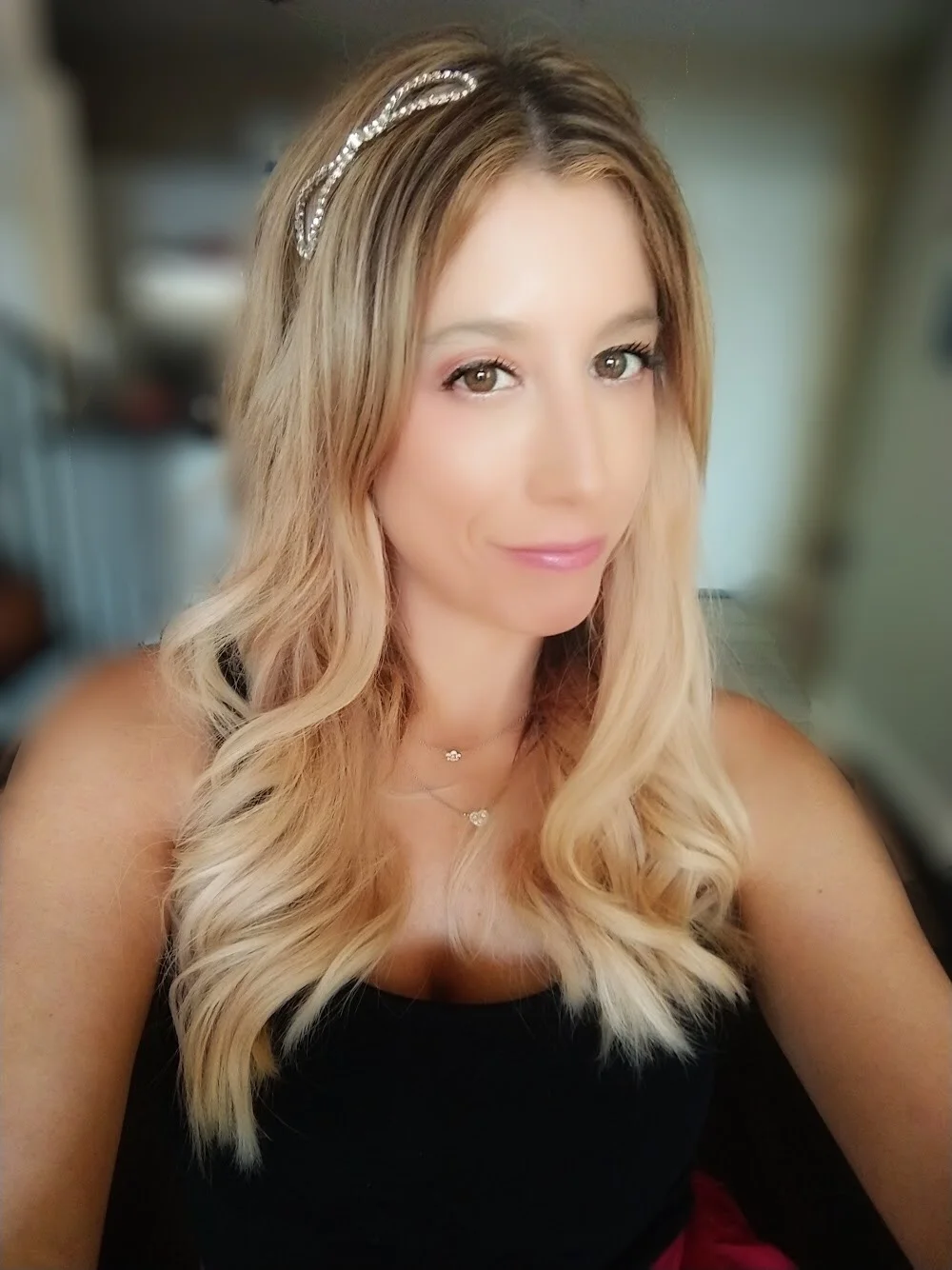 Red Eyeshadow Tutorial: A Pretty & Easy Holiday Look